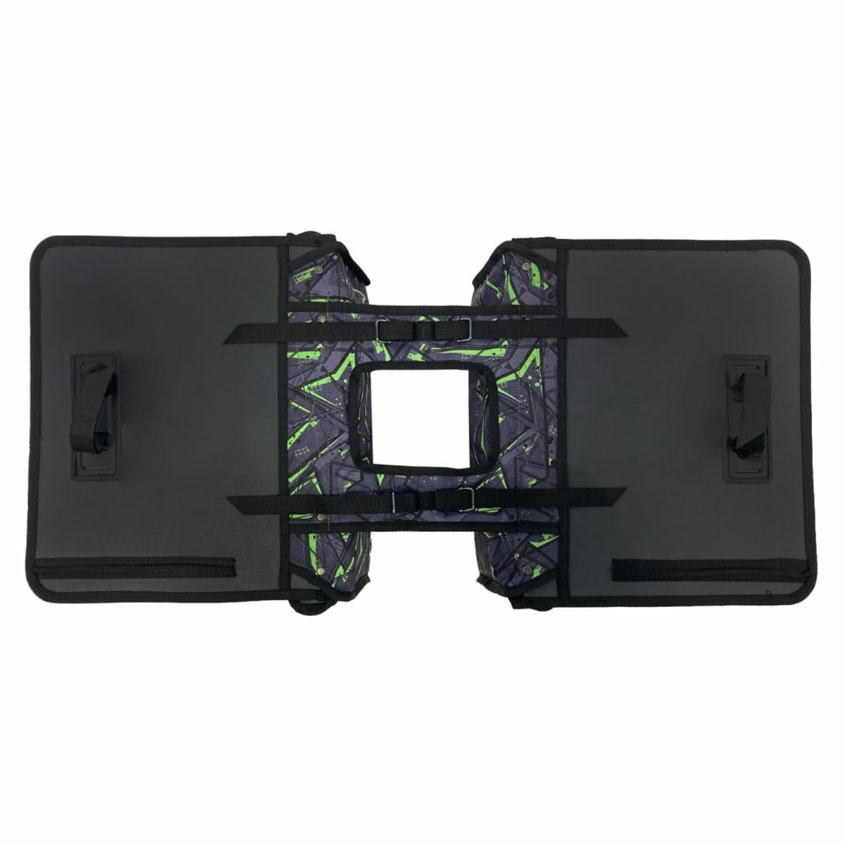 Schwarz-grüne Camouflage-gepolsterte Fahrradtasche, in der Mitte offen. Gurte und Griffe sind sichtbar.