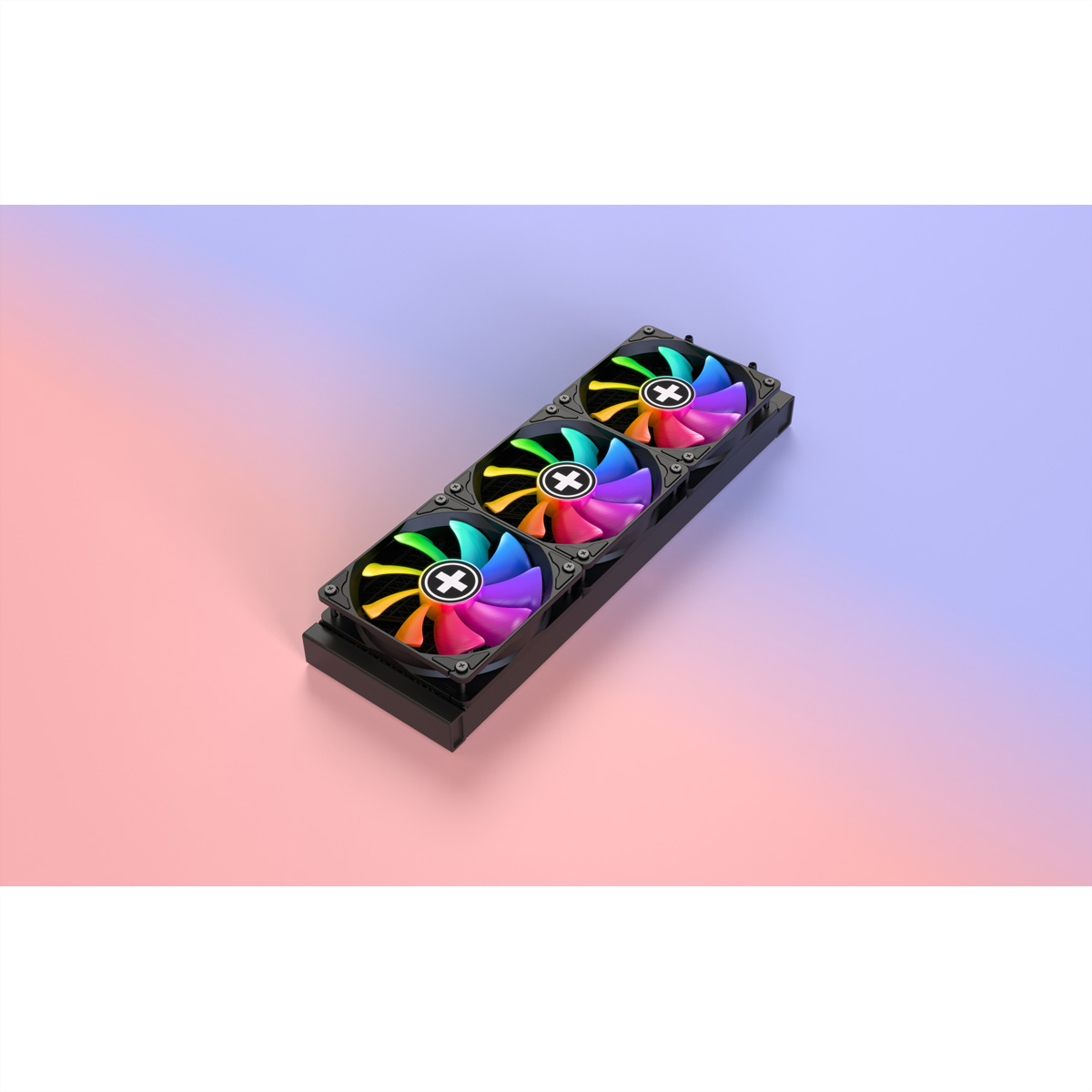 Trzy wentylatory RGB zamontowane na czarnym radiatorze, gradientowe tło.