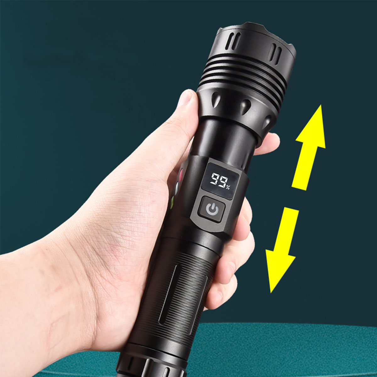 Schwarze Taschenlampe in der Hand, mit Pfeilen nach oben und unten.