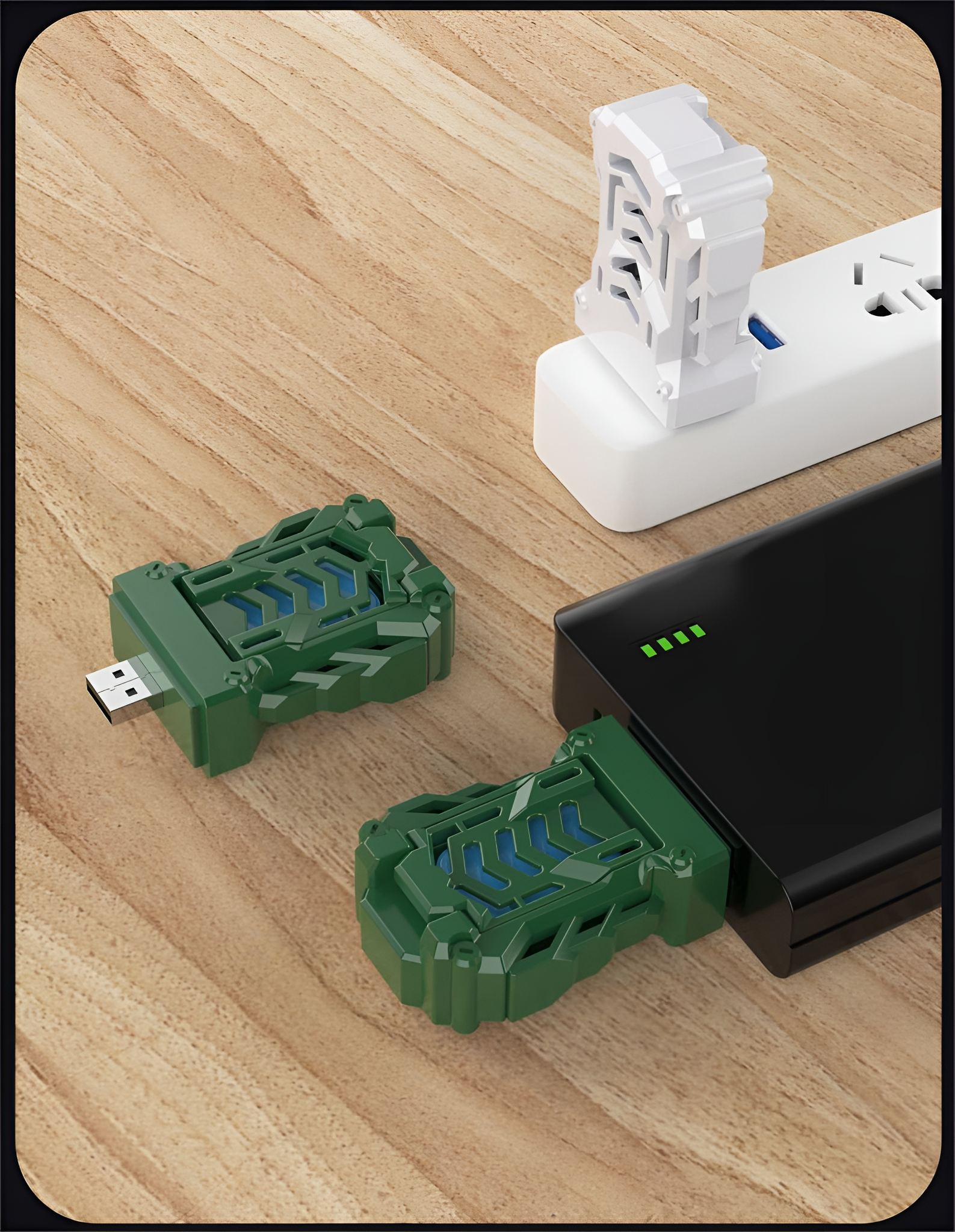 Grüne USB-Ventilatoren, die an eine Powerbank und eine Steckdose angeschlossen sind.