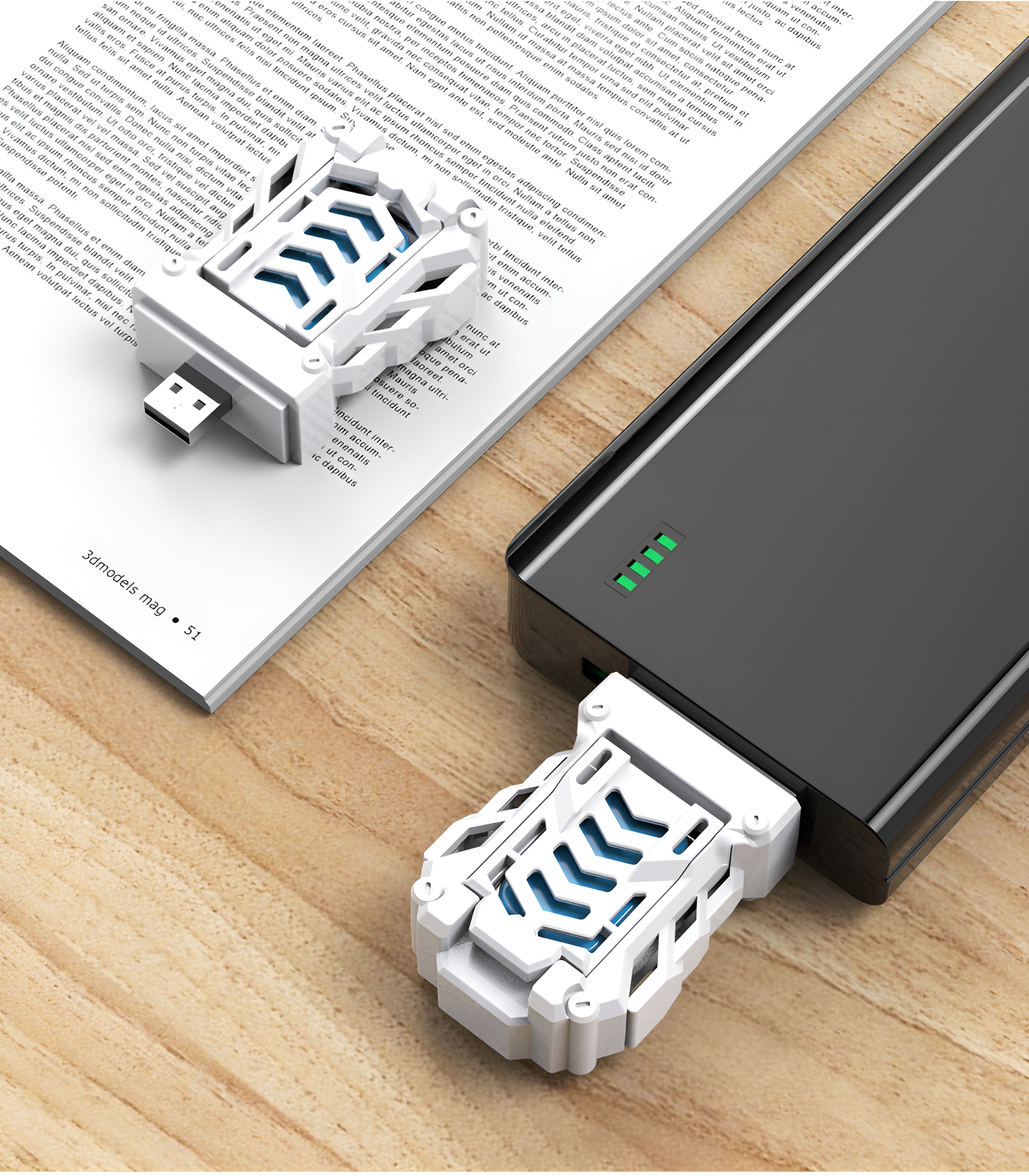 Zwei weiß-blaue Ladegeräte, die an eine schwarze Powerbank angeschlossen sind, auf einer Holzoberfläche und einem Magazin.