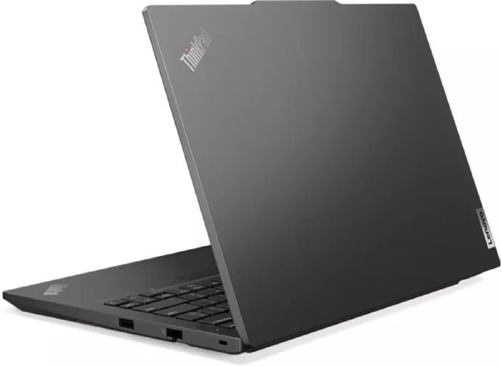 Ciemnoszary laptop Lenovo ThinkPad jest lekko otwarty. Na ekranie widoczne jest logo ThinkPad. Klawiatura jest widoczna i logo Lenovo.