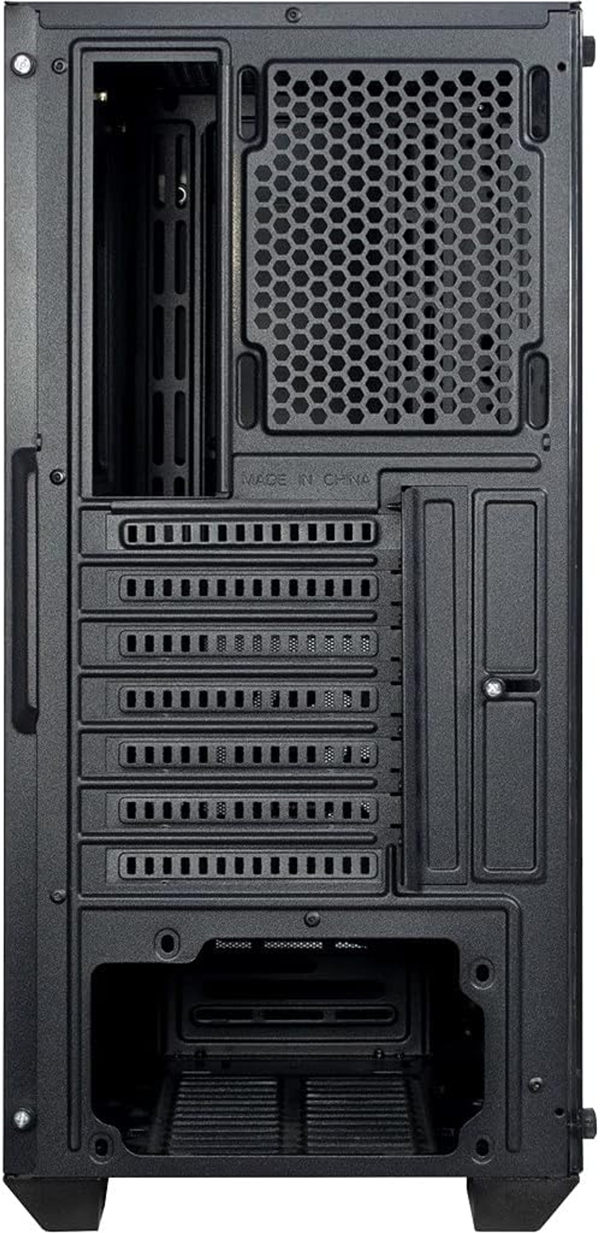Rückseite eines schwarzen Computergehäuses mit verschiedenen Öffnungen für Komponenten und einer Wabenmuster-Rückseite.