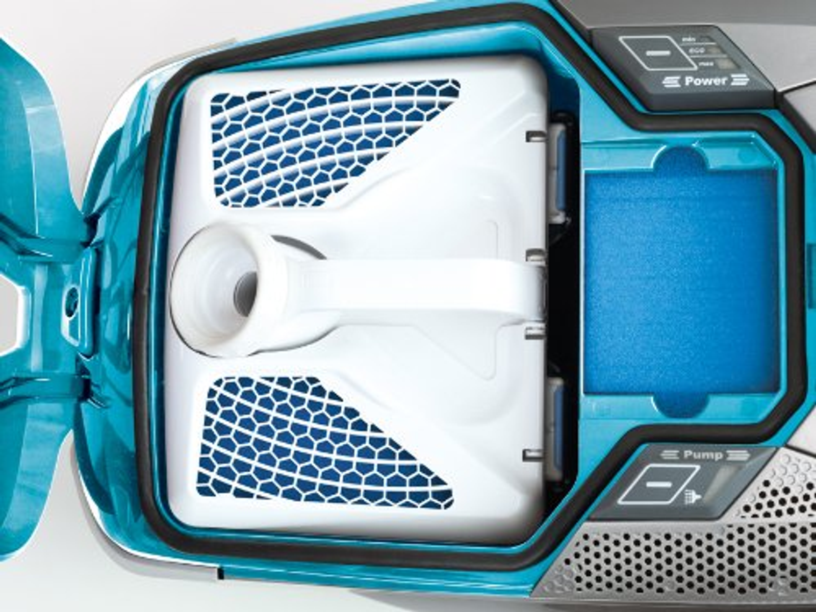 Komora filtra odkurzacza, otwarta, pokazująca biały filtr z niebieskim wzorem kratki.