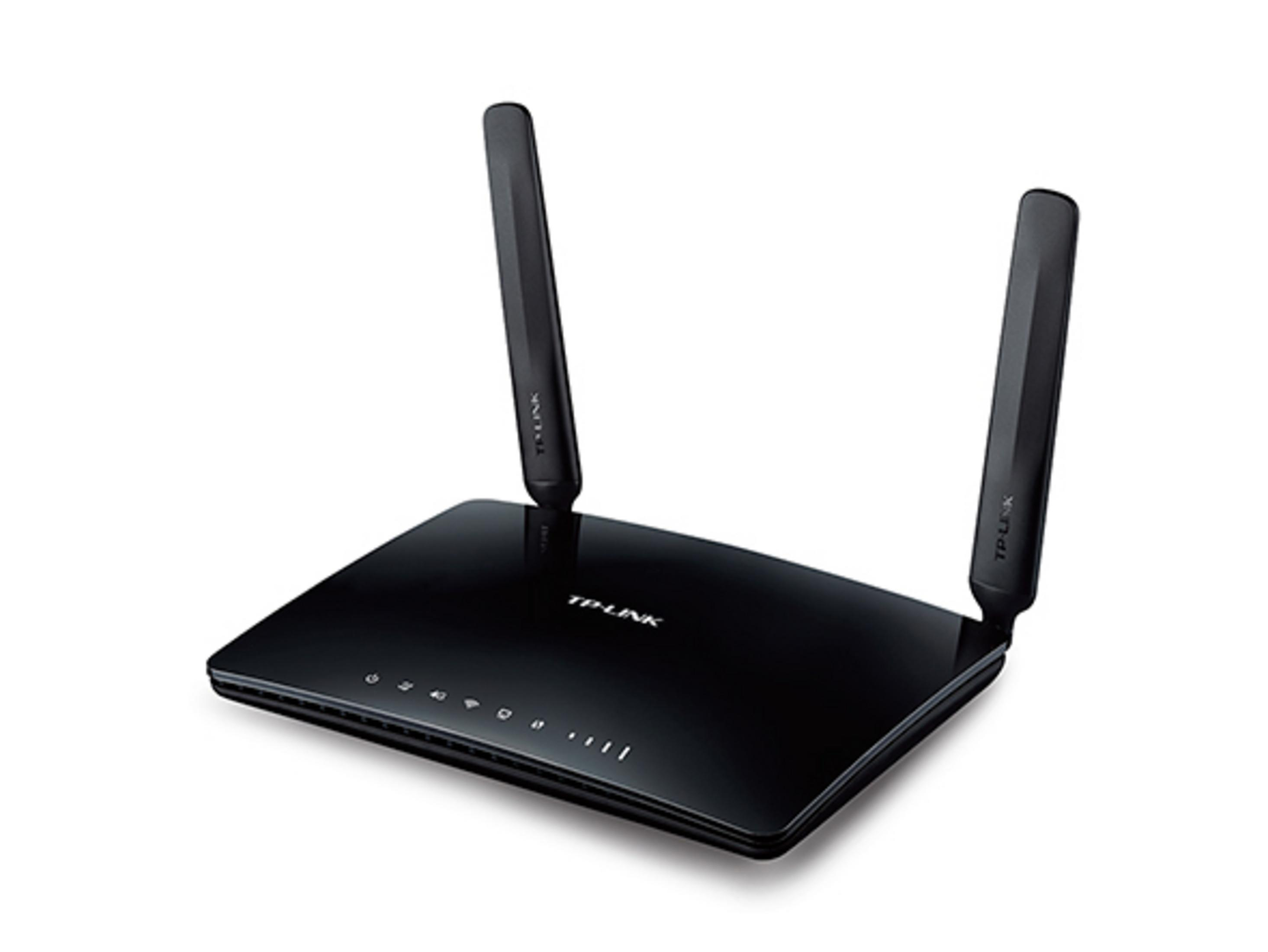 İki antenli siyah yönlendirici, TP-Link markasını gösteriyor, beyaz bir arka plan üzerinde.