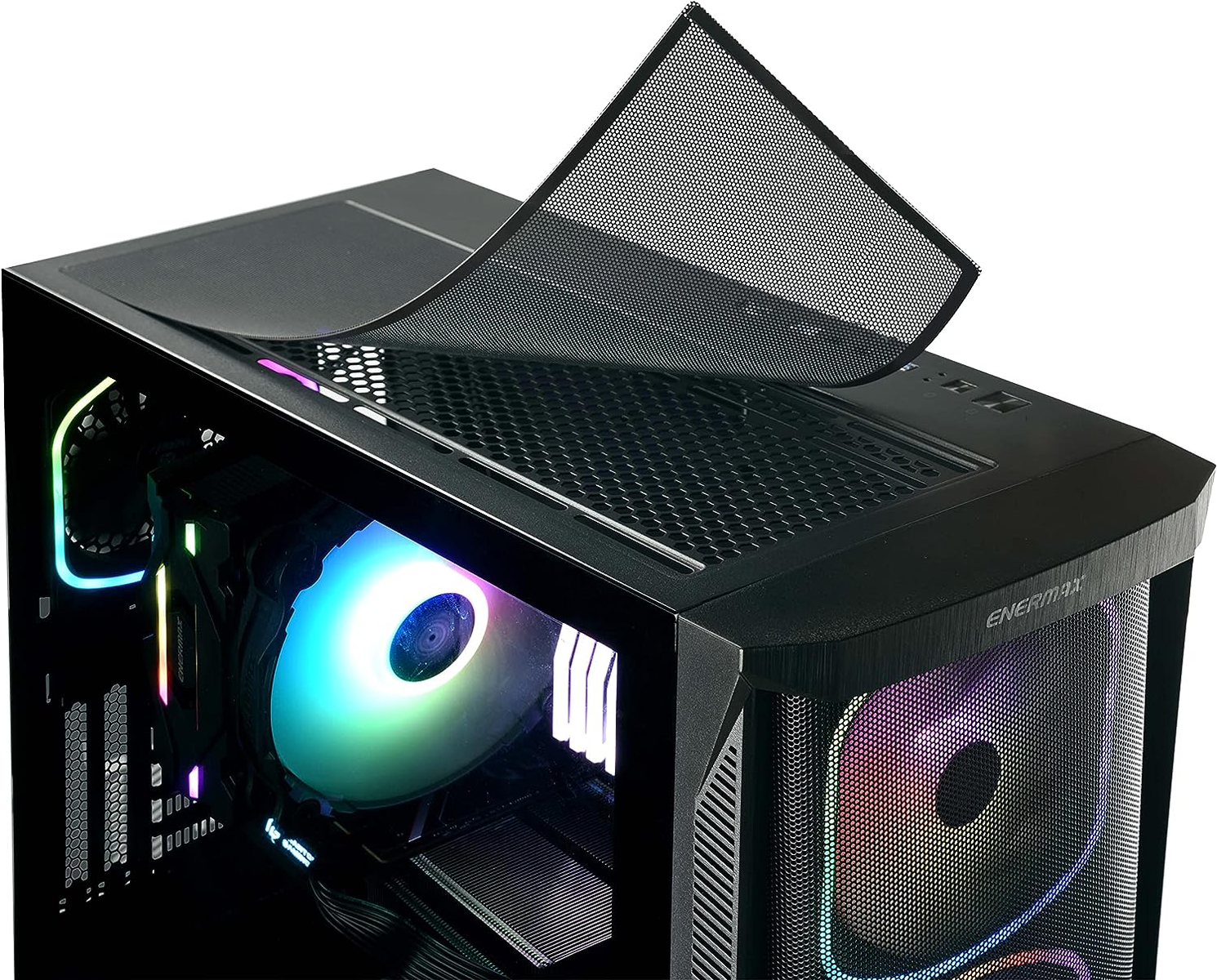 Ein Computergehäuse mit Mesh-Oberseite und Innenlüfter mit farbenfroher Beleuchtung.