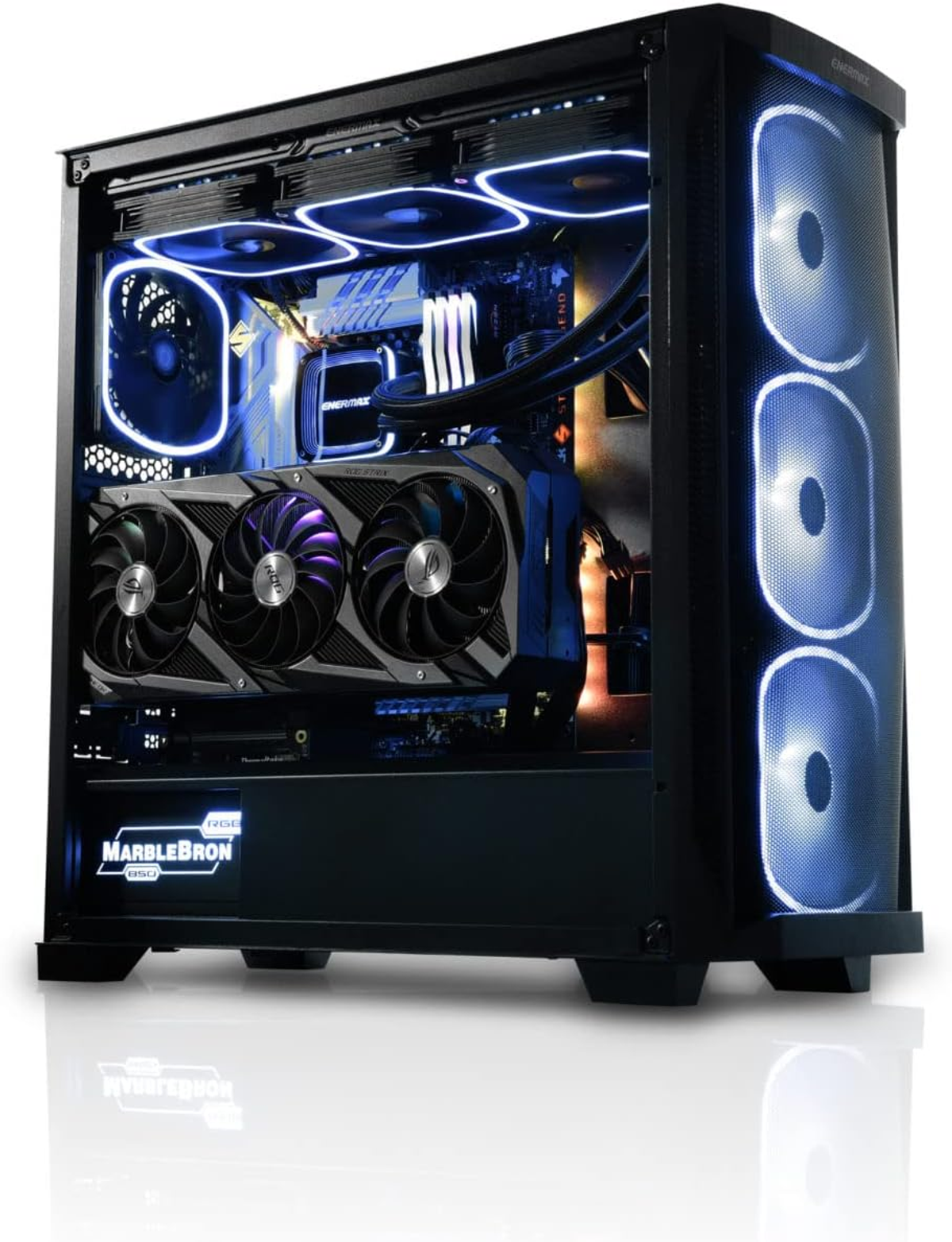 Schwarzes Computergehäuse mit blauen und violetten Lichtern. Lüfter und CPU sichtbar.