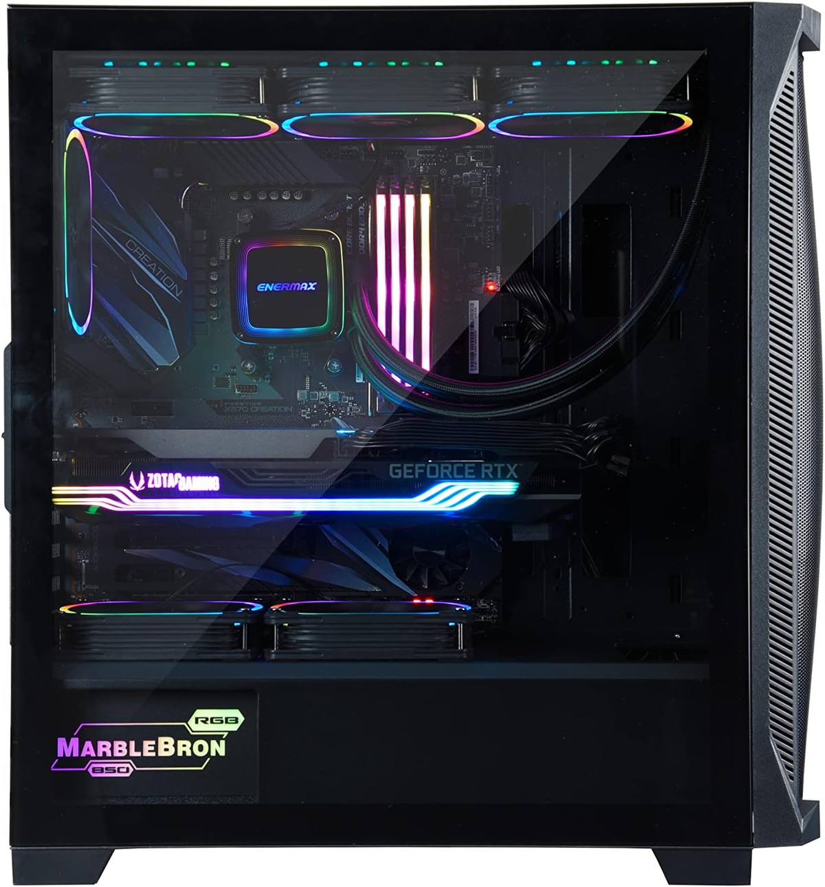 Desktop-Computer mit RGB-Beleuchtung. Glaspaneel zeigt Komponenten. Schwarzes Gehäuse mit RGB.