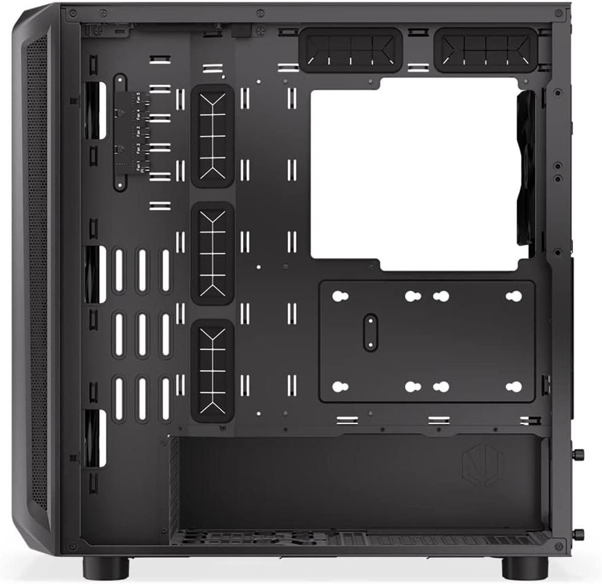 Wnętrze czarnej obudowy komputera z widocznymi otworami i punktami montażowymi.