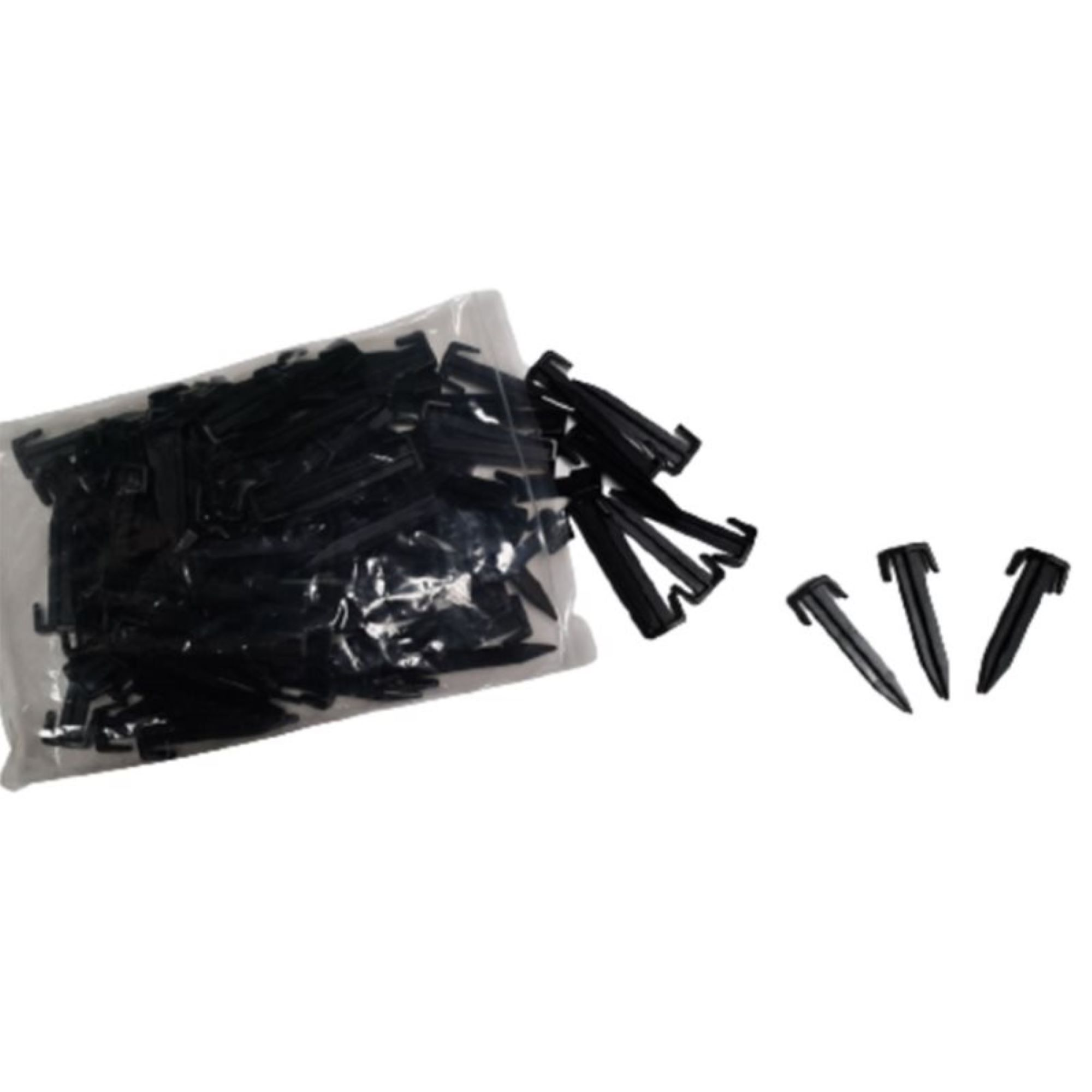 Een transparante zak met zwarte plastic pinnen. Verschillende liggen buiten de zak.
