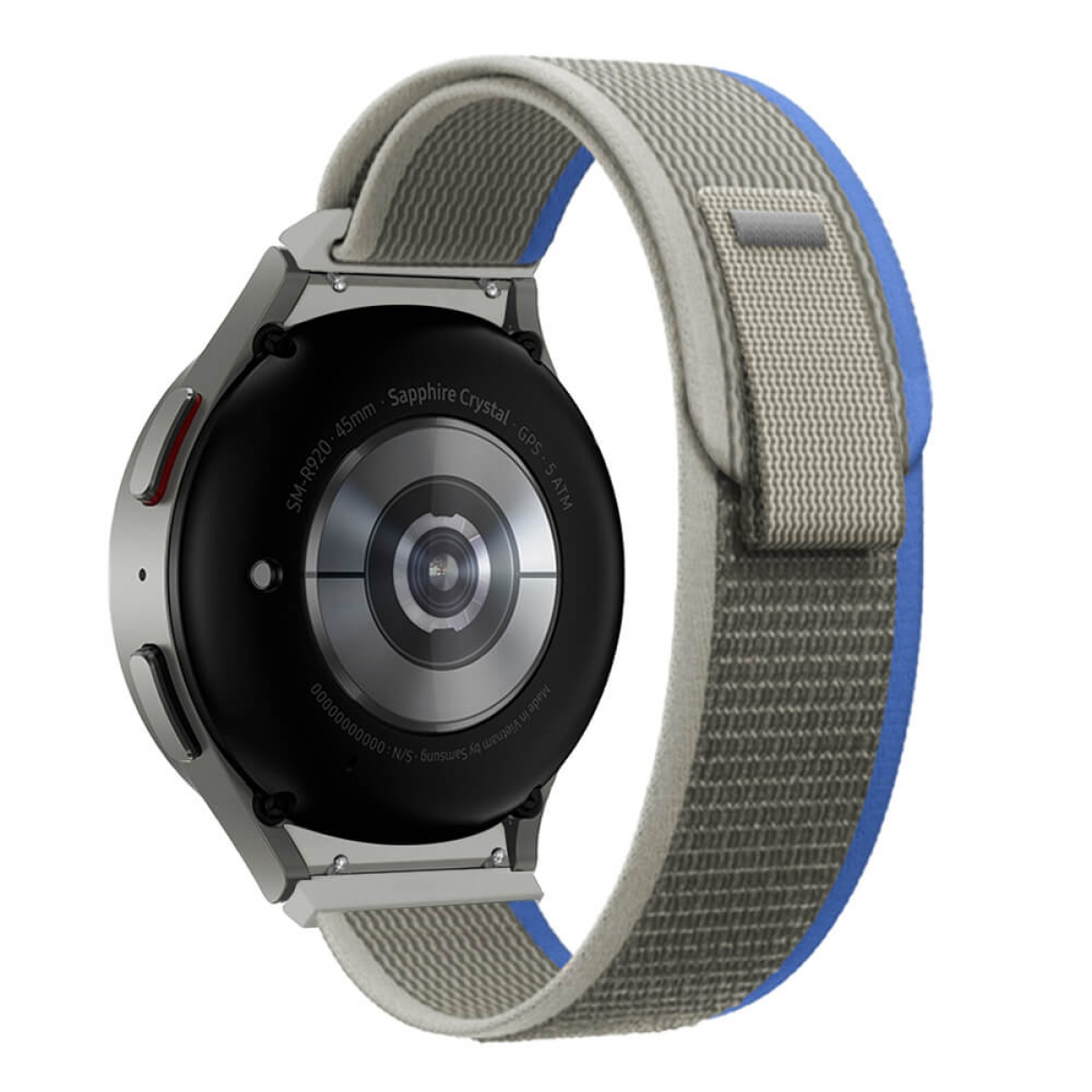 Eine schwarze Smartwatch mit silbernem Gehäuse und einem grau-blauen Stoffband. Die Rückseite zeigt Sensoren und Details.