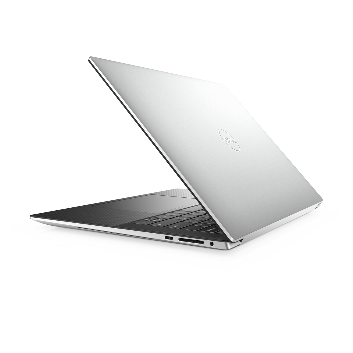Silberner Dell-Laptop im Winkel geöffnet auf weißem Hintergrund, zeigt die Rückseite und den Bildschirm.