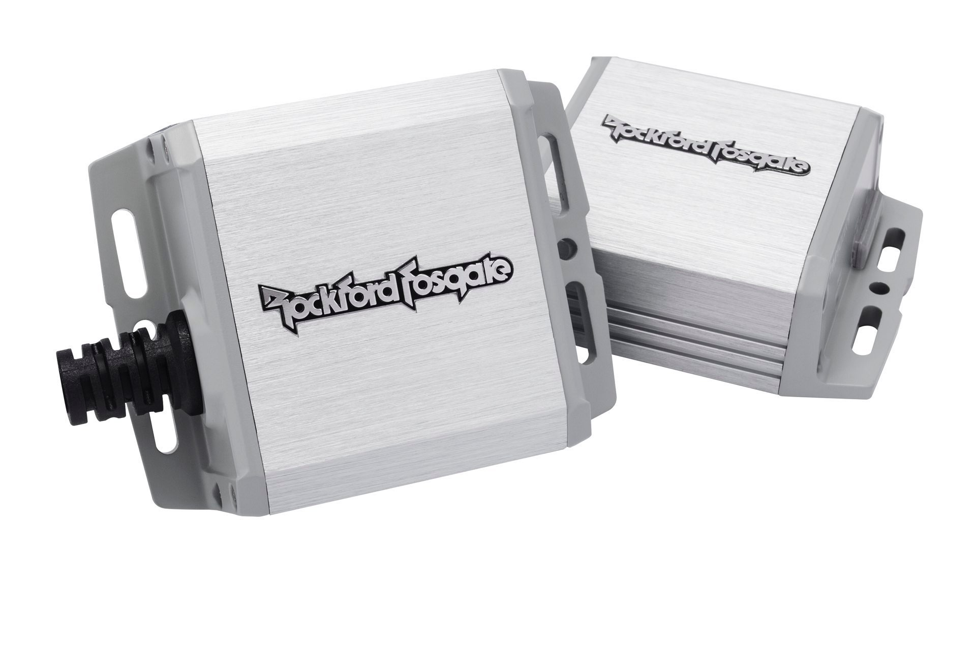 Zwei silber-graue Rockford Fosgate-Verstärker. Das Logo ist sichtbar. Weißer Hintergrund.