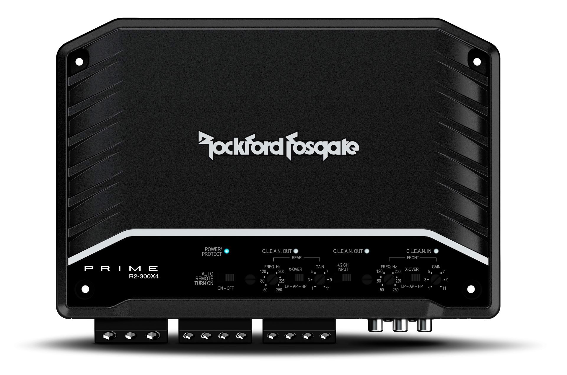 Schwarzer Auto-Audioverstärker. Es steht Rockford Fosgate drauf. Strom- und Signalindikatoren. Weißer Hintergrund.