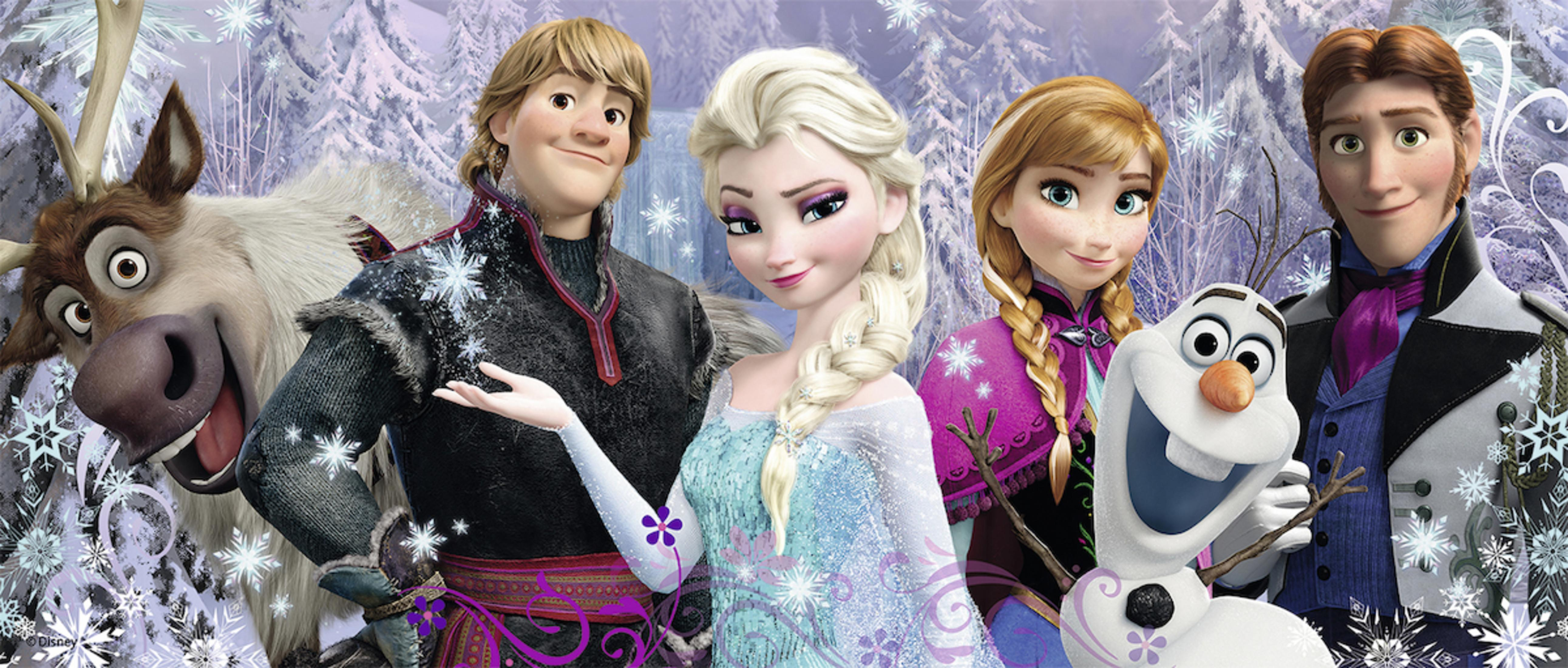 Frozen-Filmfiguren, Elsa, Anna, Olaf, Kristoff und Sven, auf verschneitem Hintergrund mit Schneeflocken.