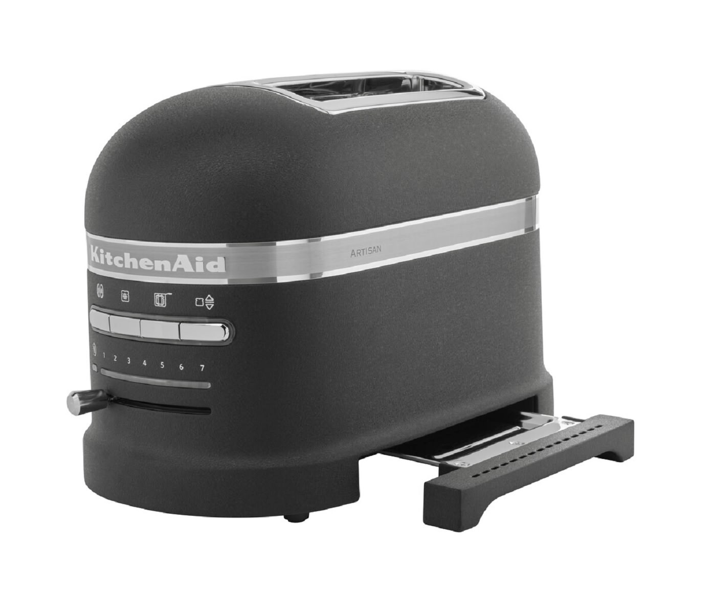 Zwarte KitchenAid-broodrooster. Het heeft een gebogen bovenkant, zilveren accenten en een uitneembare kruimellade.