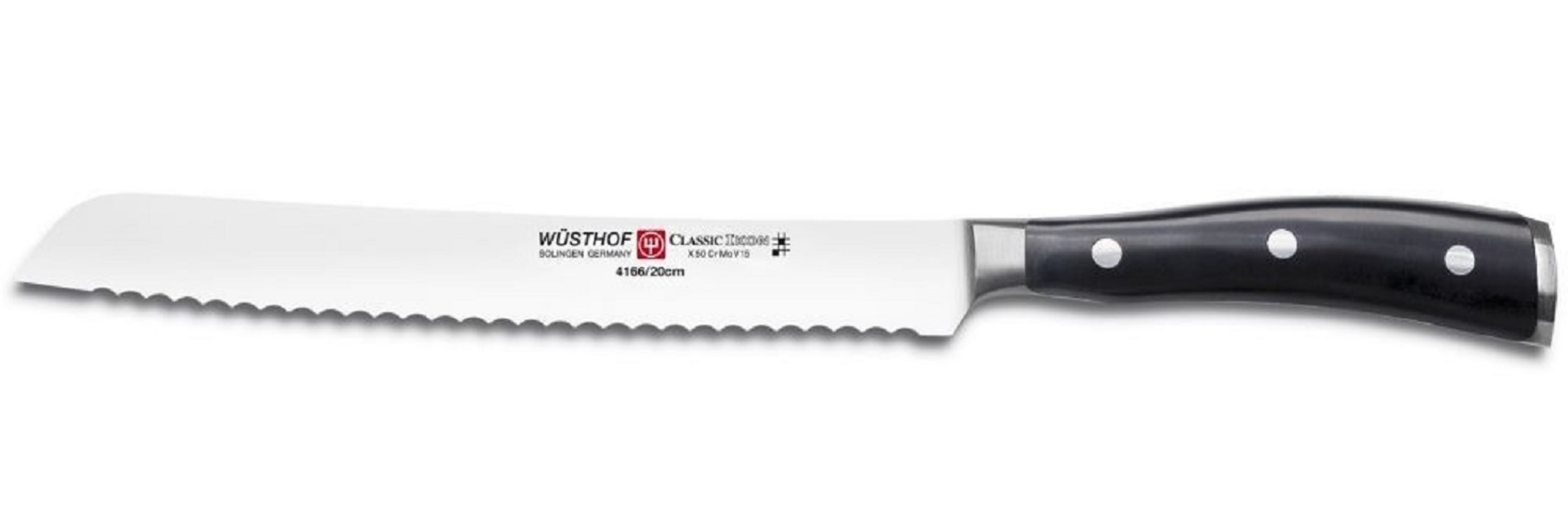 Brotsägemesser mit schwarzem Griff, gezahnte Klinge. Weißer Hintergrund.
