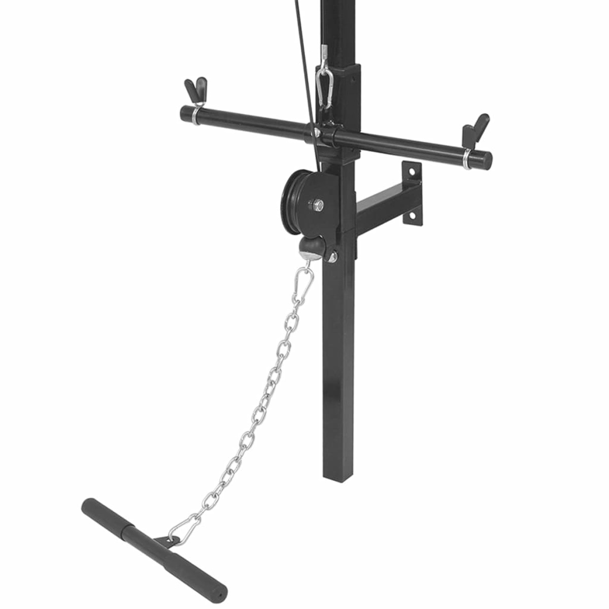 Schwarze Gewichtsmaschine an der Wand montiert. Kette und Griff sind am Gewichtsatz befestigt.