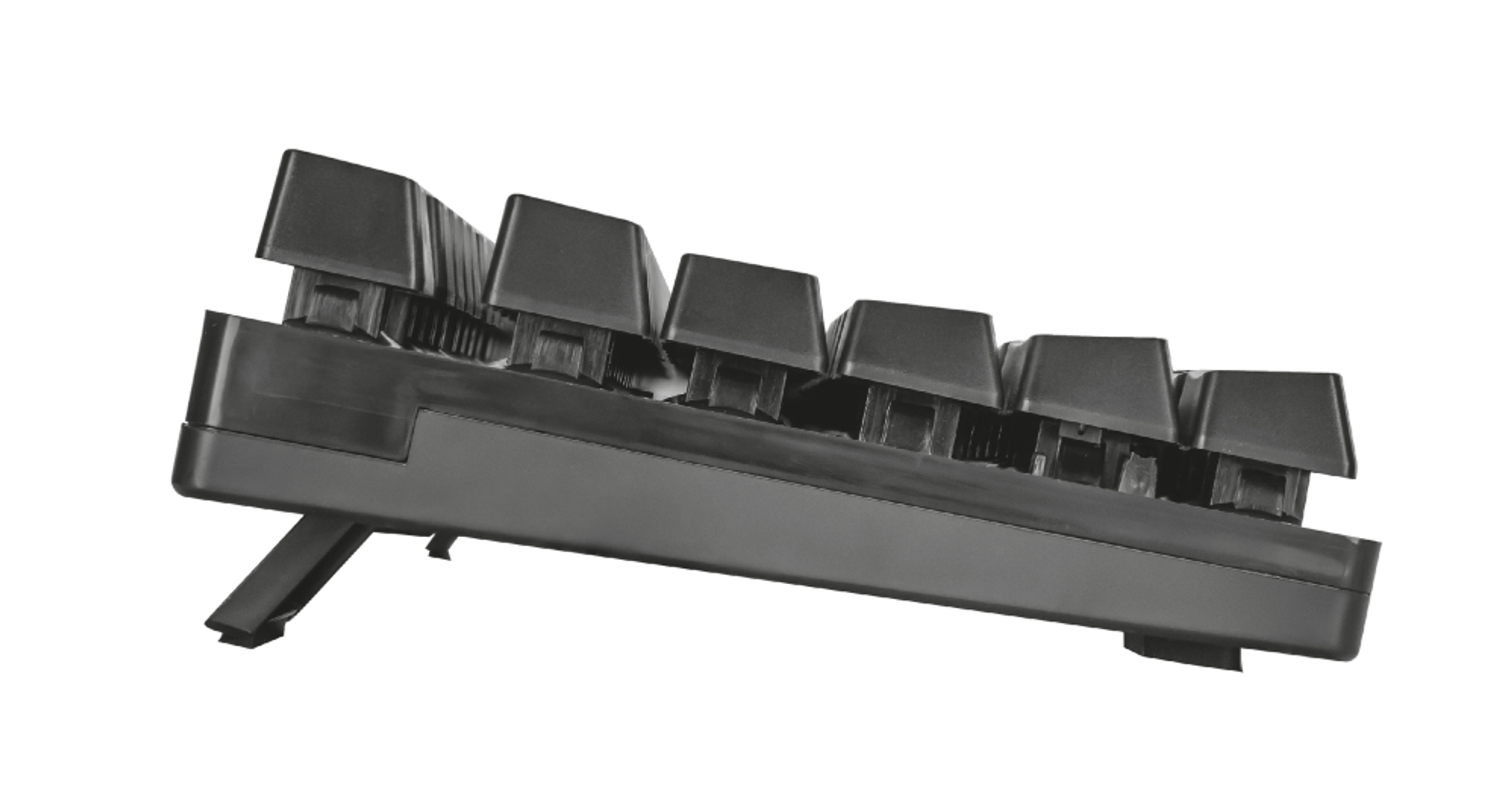 Czarna klawiatura, widok z boku, z klawiszami pochylonymi do góry. Rama jest czarna.