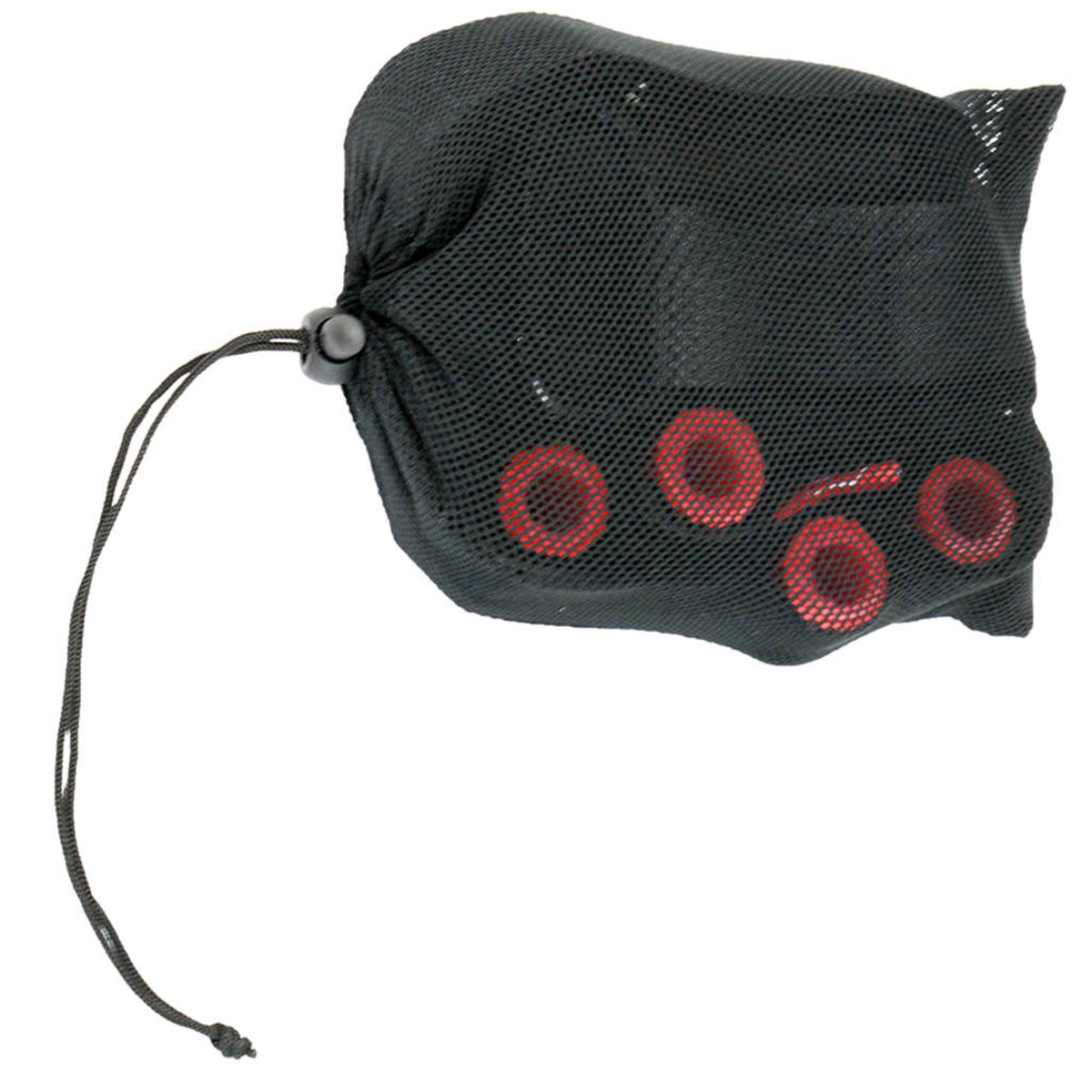 Eine schwarze Netztasche mit roten, zylindrischen Objekten mit Löchern, wahrscheinlich für Übungen.