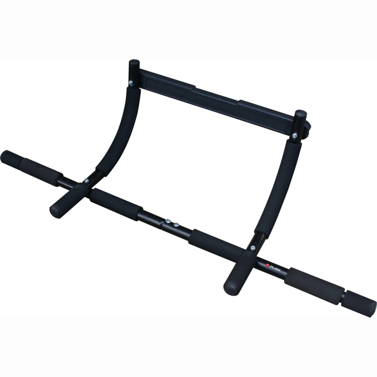 Eine schwarze Klimmzugstange mit schwarzen Griffen und Schaumstoffpolsterung.