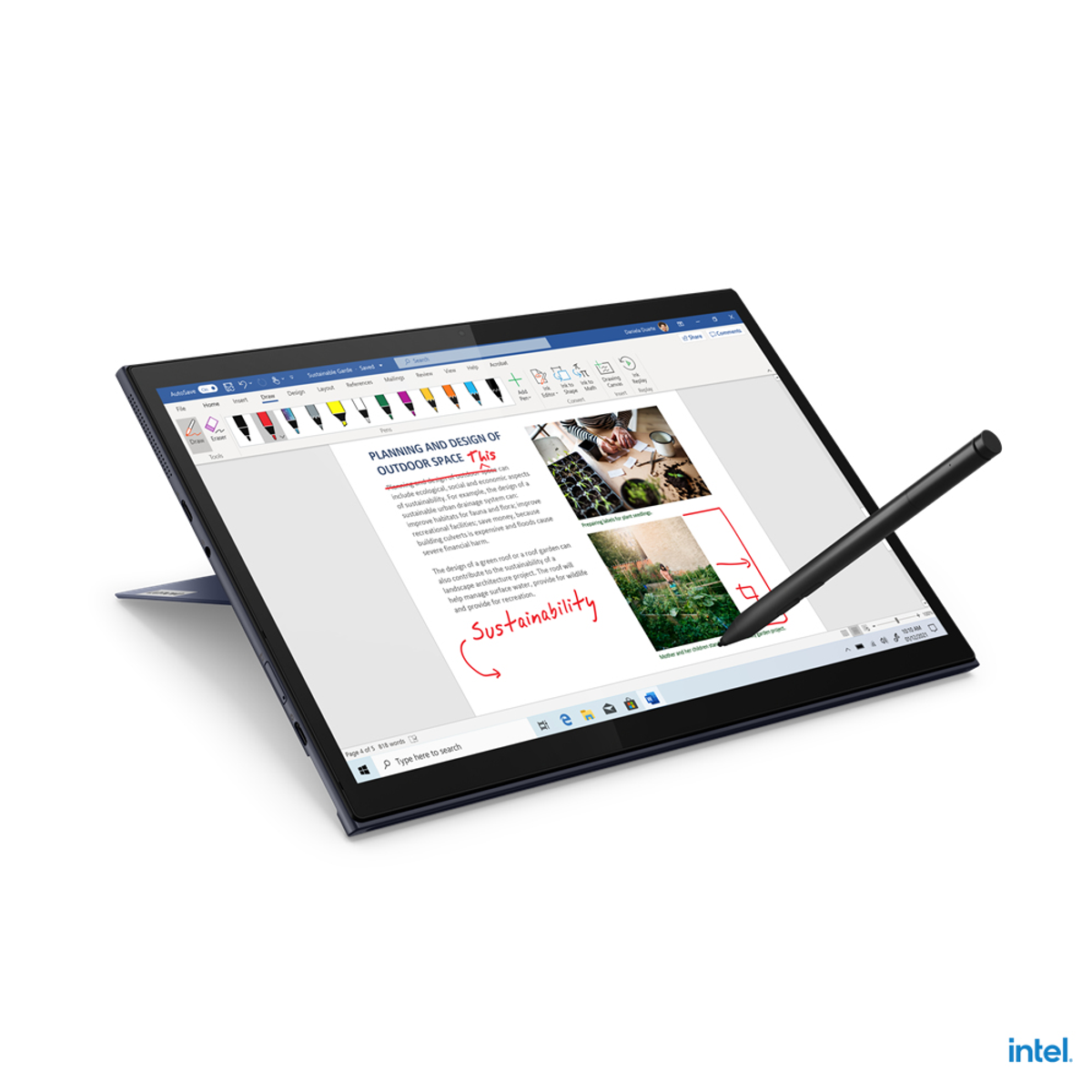 Ein Laptop, der ein Dokument mit Stift zeigt, der Hintergrund ist ein weißer Tisch.