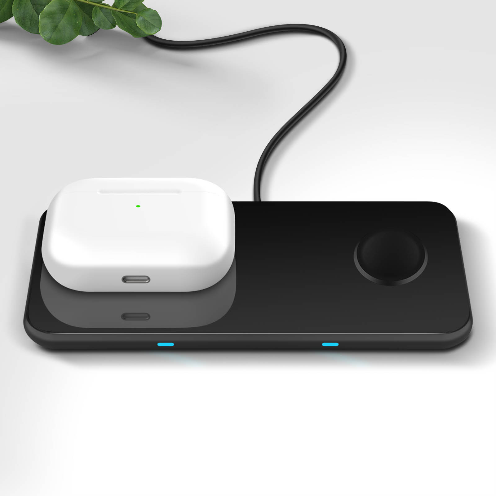 Chargeur sans fil avec étui blanc, socle de charge noir et plante verte.
