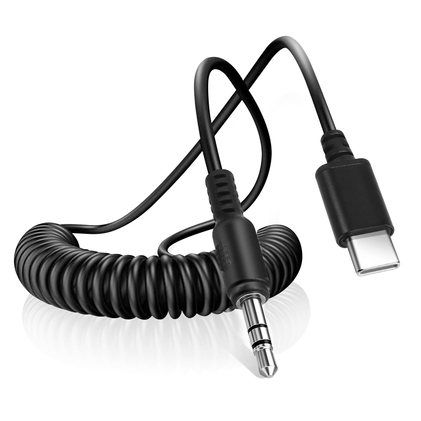 Cable de audio USB-C a 3,5 mm negro en espiral, fondo blanco.