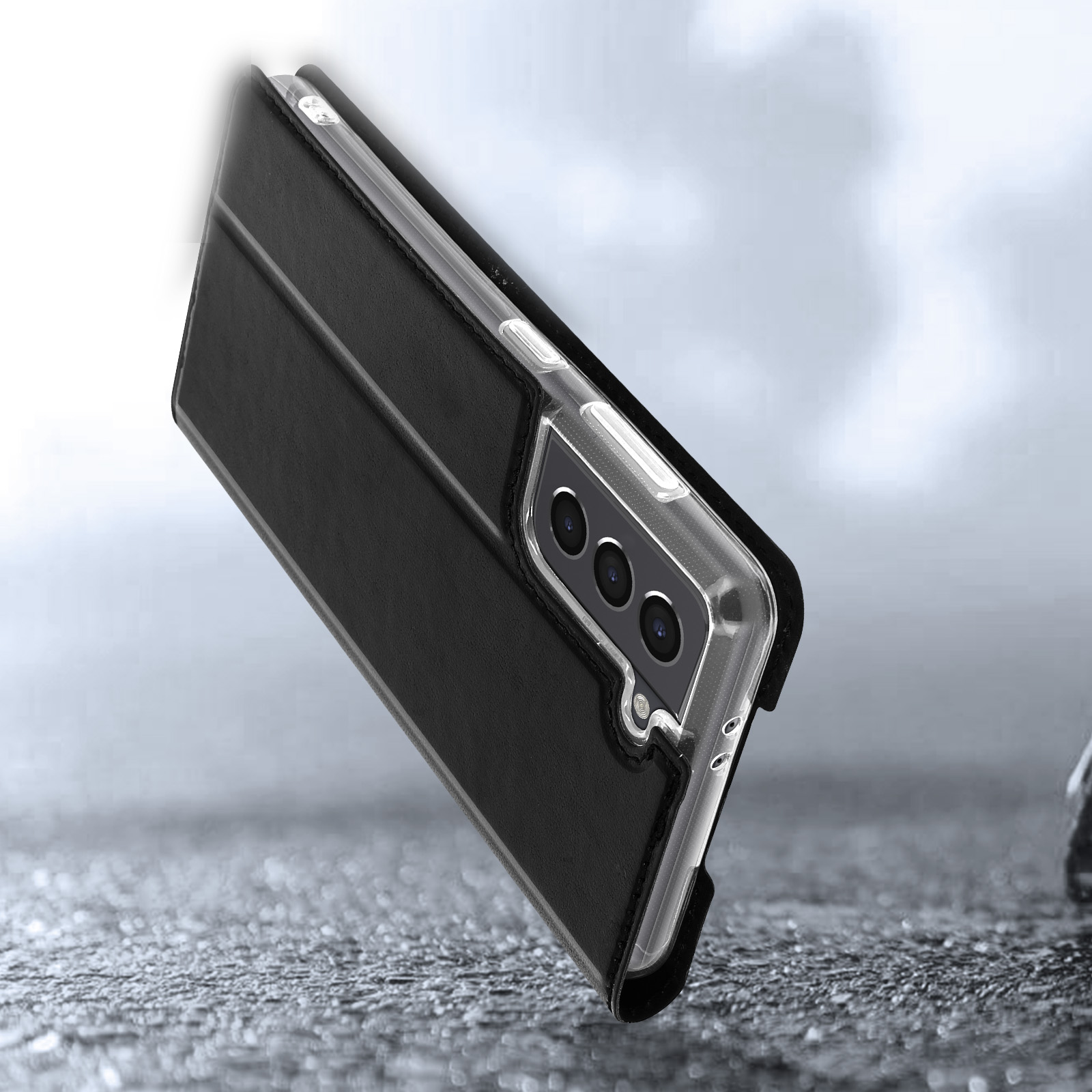 Eine schwarze Handyhülle mit einem Telefon darin, fällt auf eine Steinoberfläche.