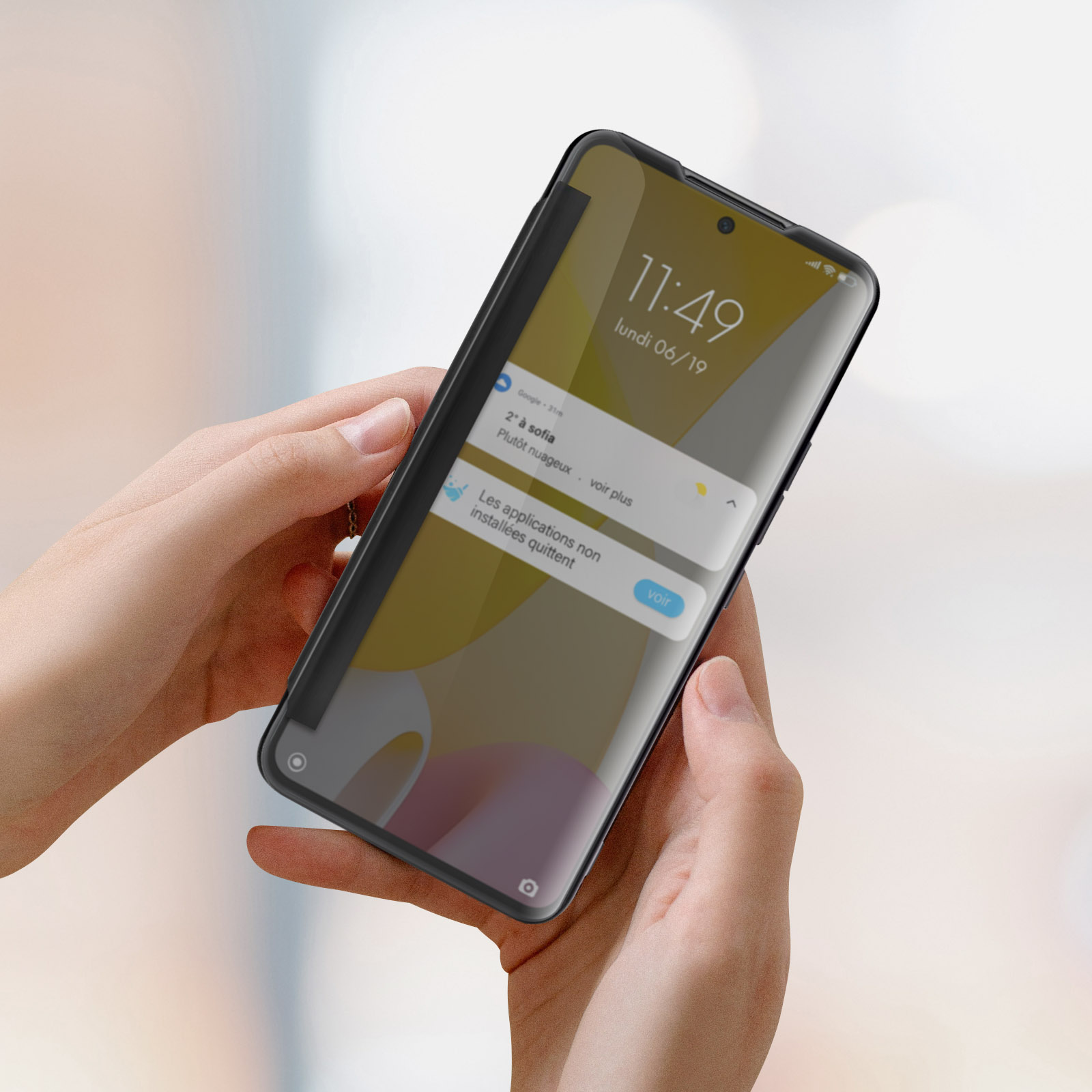 Ein Telefon mit einer Benachrichtigung auf dem Bildschirm. Das Telefon befindet sich in einer Hülle.