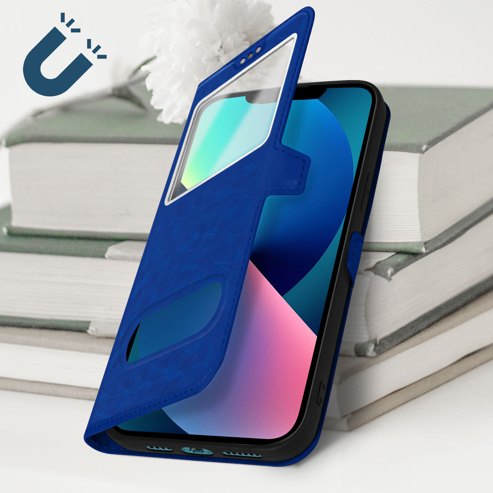Blauwe telefoonhoes open, toont telefoon. Een stapel boeken op de achtergrond.