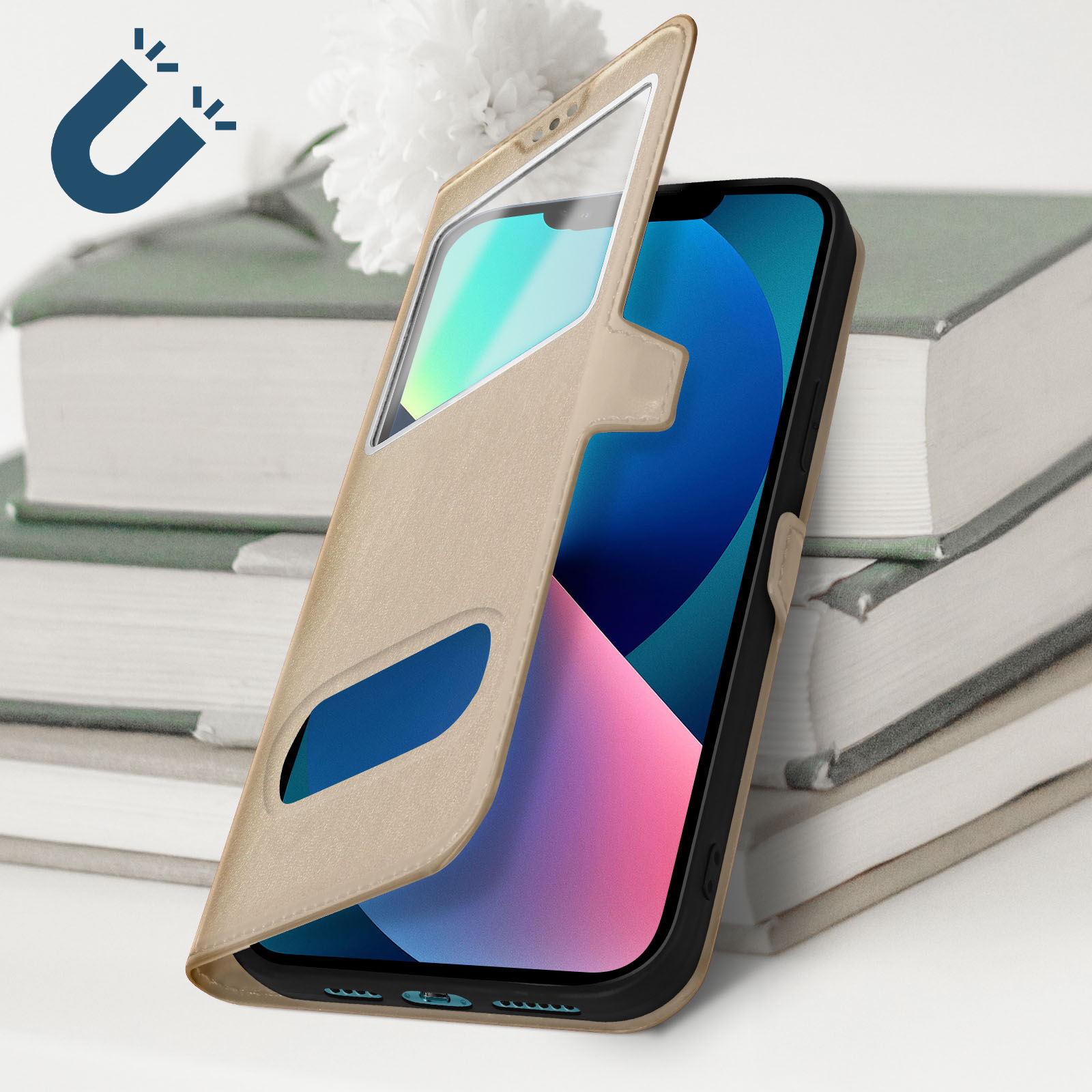 Custodia per telefono aperta con un telefono all'interno. Colore oro. Libri sullo sfondo.
