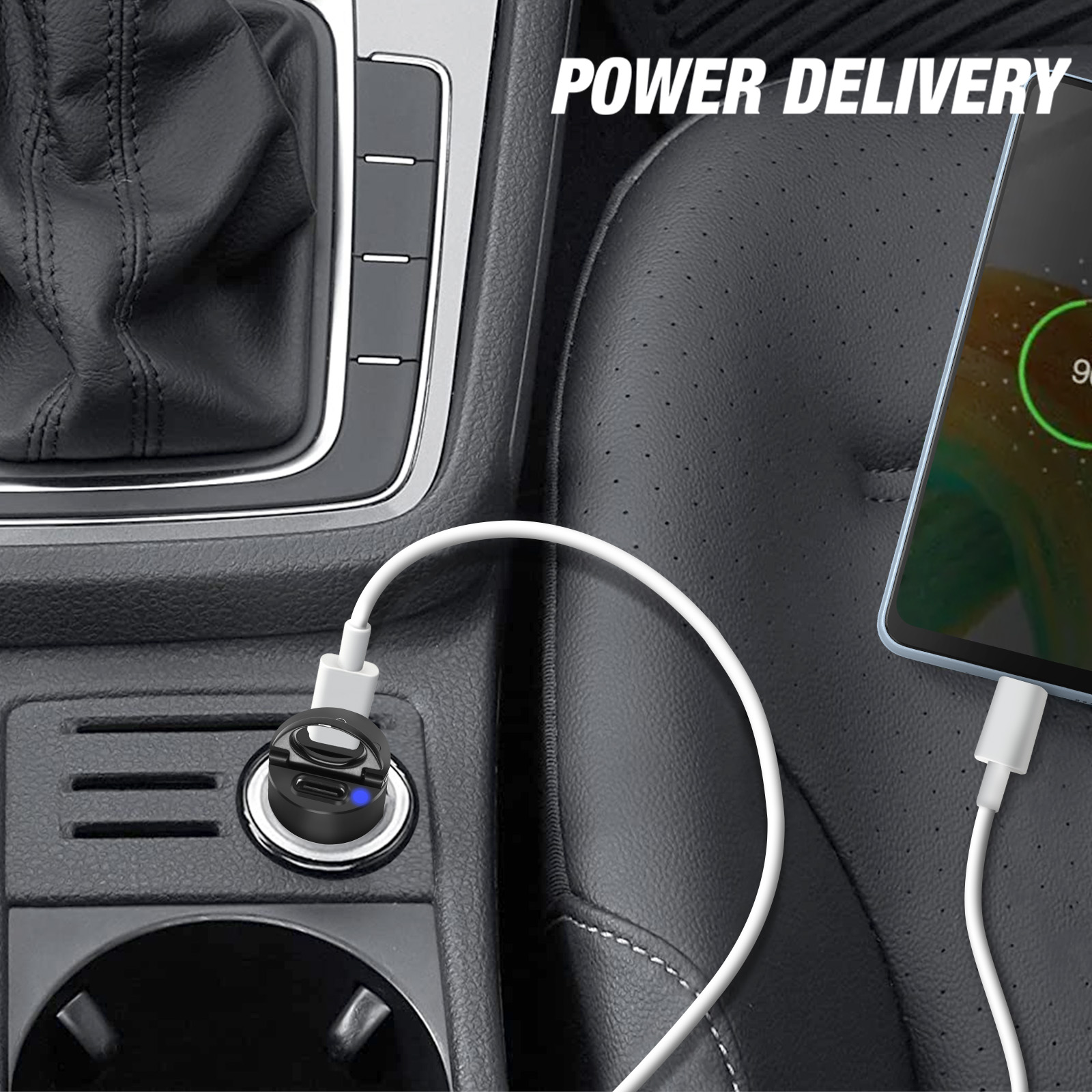 Ein schwarz-weißes Autoladegerät mit weißem Kabel lädt ein Telefon. Das Telefon hat 90%.