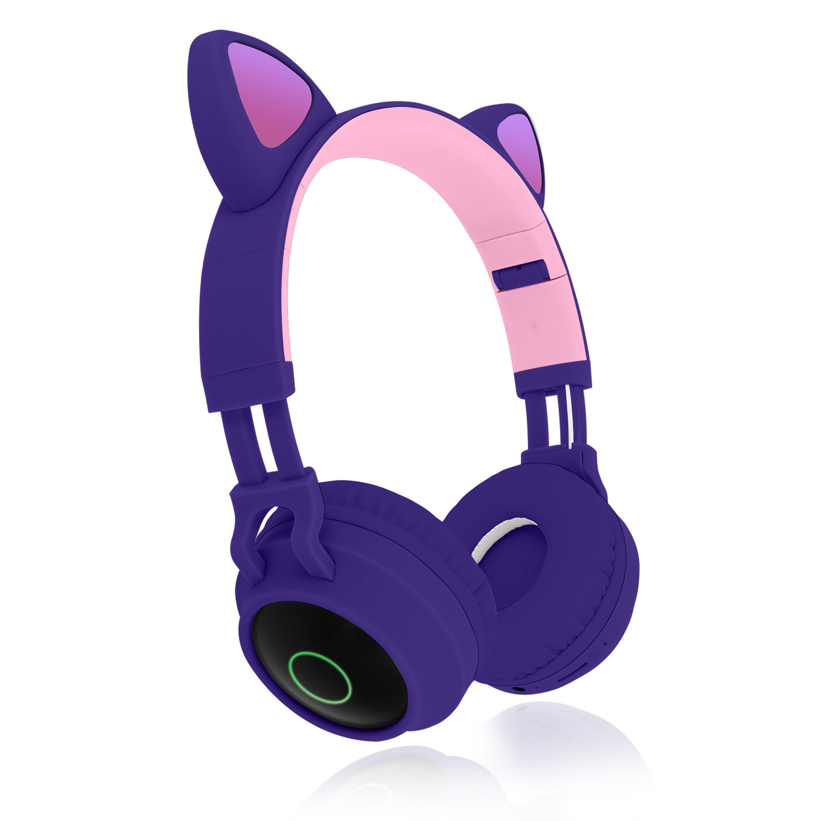 Lila und rosa Katzenohrkopfhörer. Weiße Ohrmuscheln, lila Stirnband. Weißer Hintergrund.