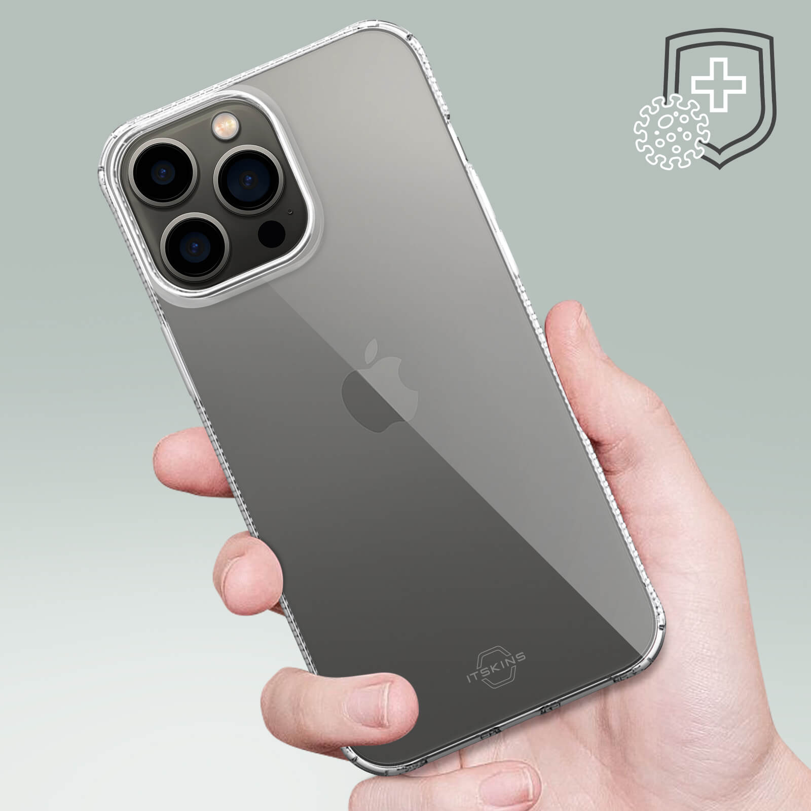 Mano che tiene una custodia trasparente su un iPhone, con logo Itskins e simbolo di protezione.