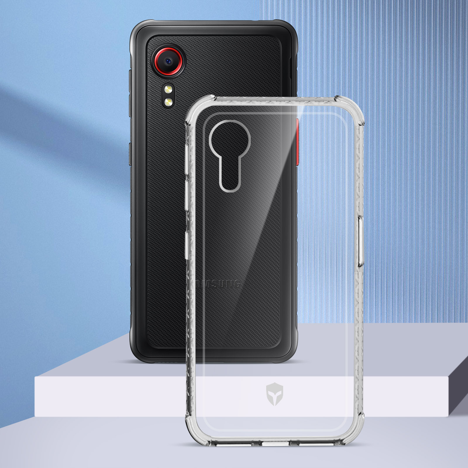 Un téléphone avec une coque transparente à côté d'un téléphone. Les deux sont sur une surface blanche.