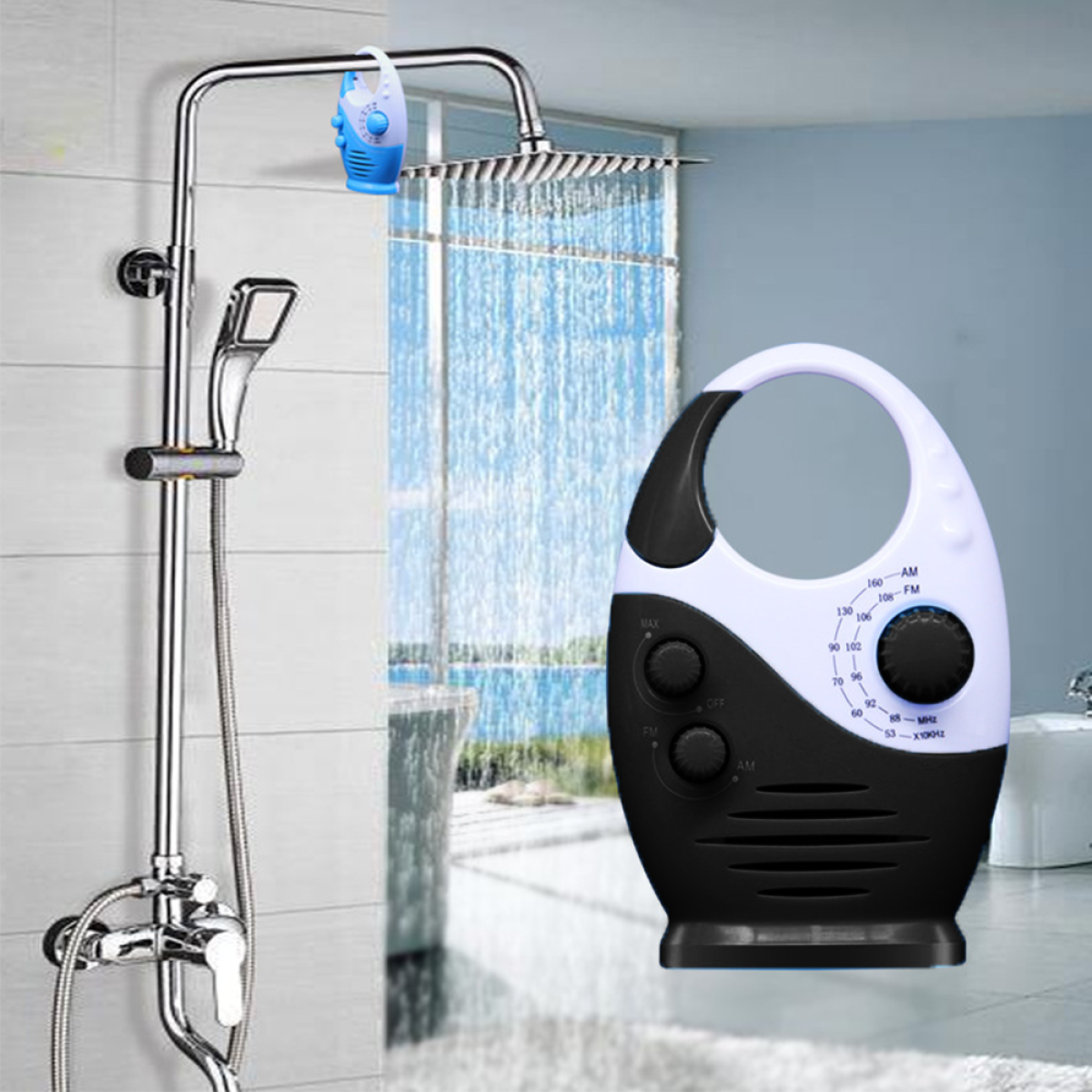 Badezimmer-Duschaufbau mit einem Radio, das am Duschkopf hängt. Ein weißes und schwarzes Radio ist sichtbar.