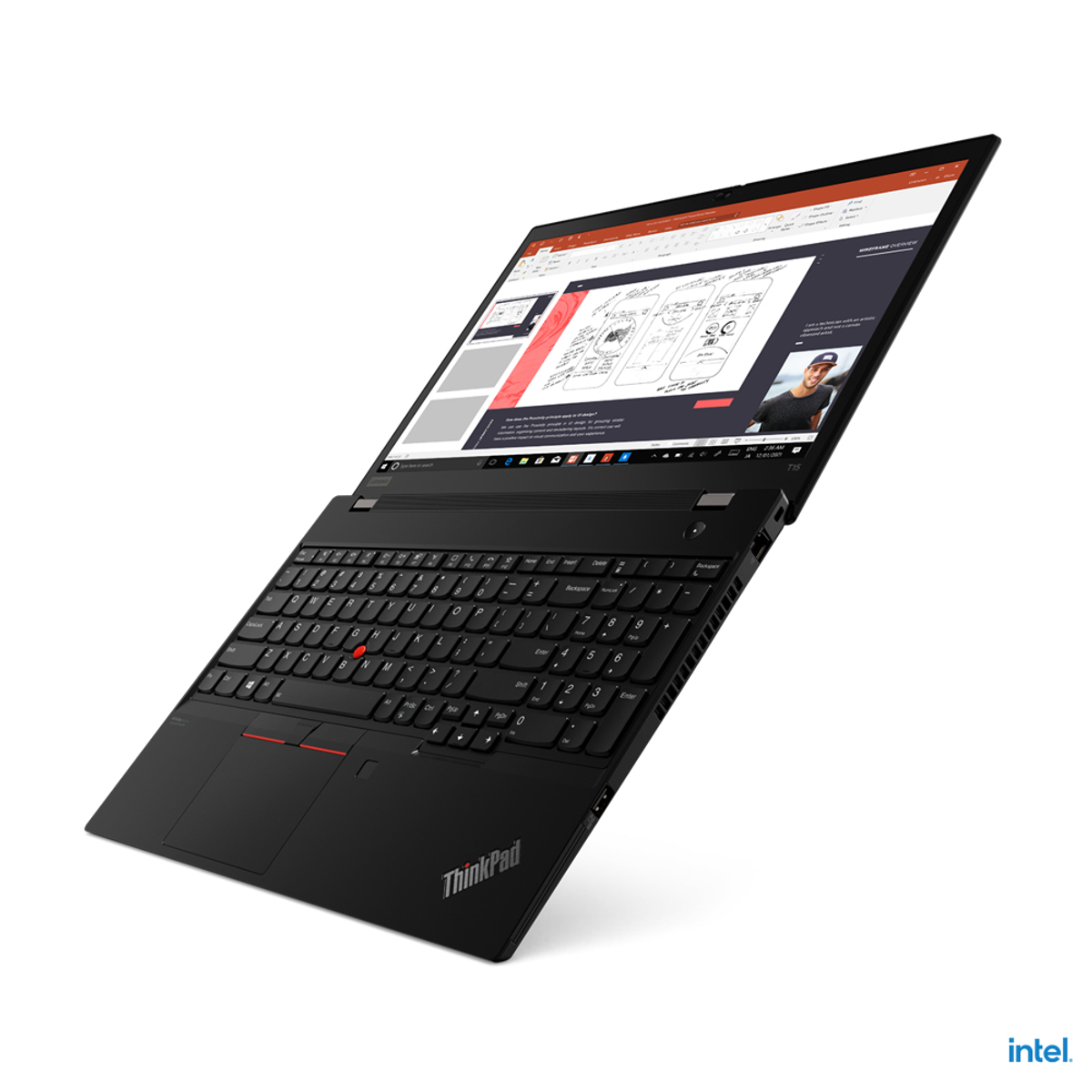 Ein schwarzer ThinkPad-Laptop mit offenem Bildschirm, der eine Webseite anzeigt, auf weißer Oberfläche.