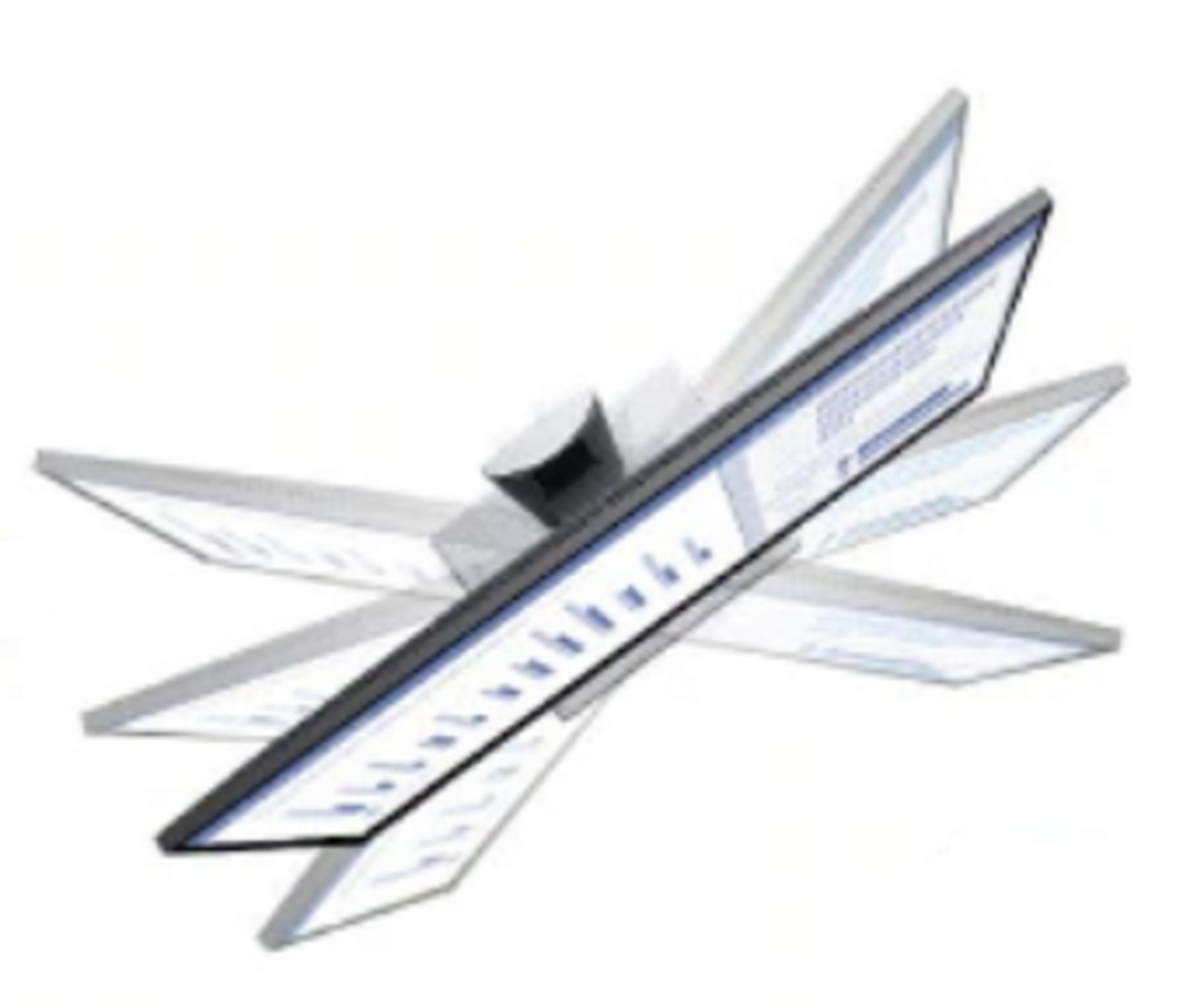 Wiele monitorów komputerowych przechylonych pod różnymi kątami, pokazujących ekran.