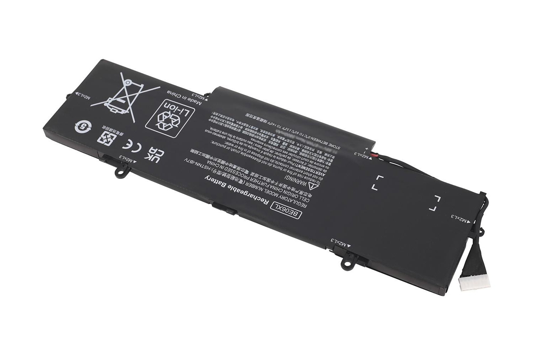 Una batteria per laptop nera con etichette e un cavo a nastro bianco.