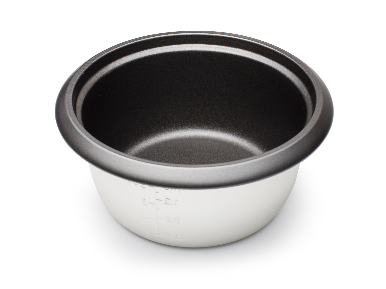 Pusta biała miska do gotowania ryżu z czarną obwódką, na białym tle. Wnętrze jest ciemne.