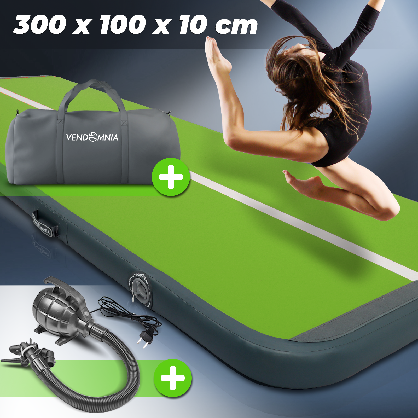 Eine Turnerin in der Luft über einer grünen Matte. Eine Reisetasche und eine Pumpe liegen daneben.