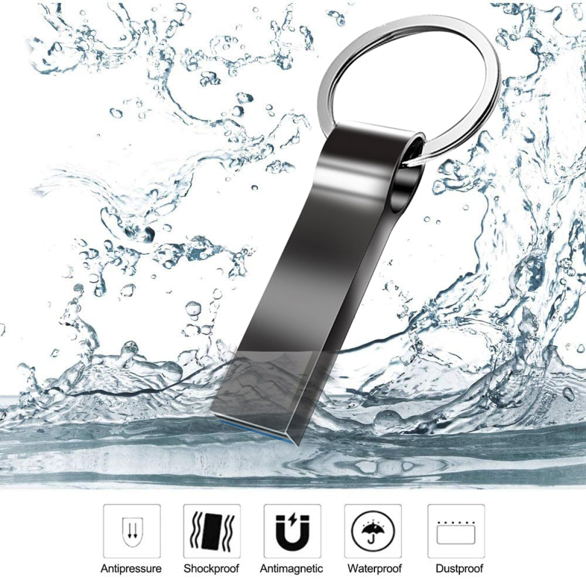 Silberner USB-Stick mit Schlüsselanhänger, mit Wassertropfen im Hintergrund.