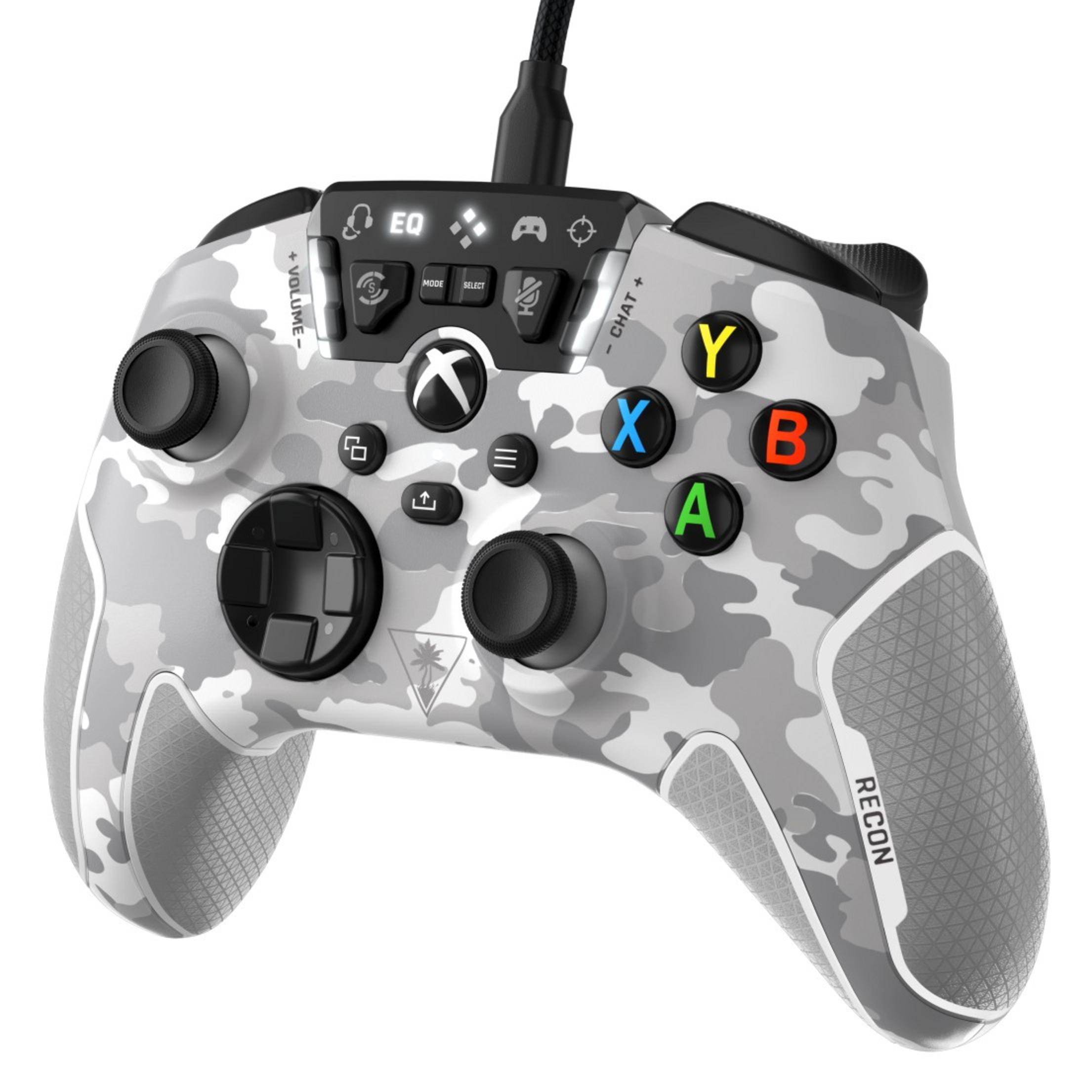Biało-szary kontroler Xbox w kamuflażu. Przyciski są oznaczone. Kontroler ma czarny kabel.