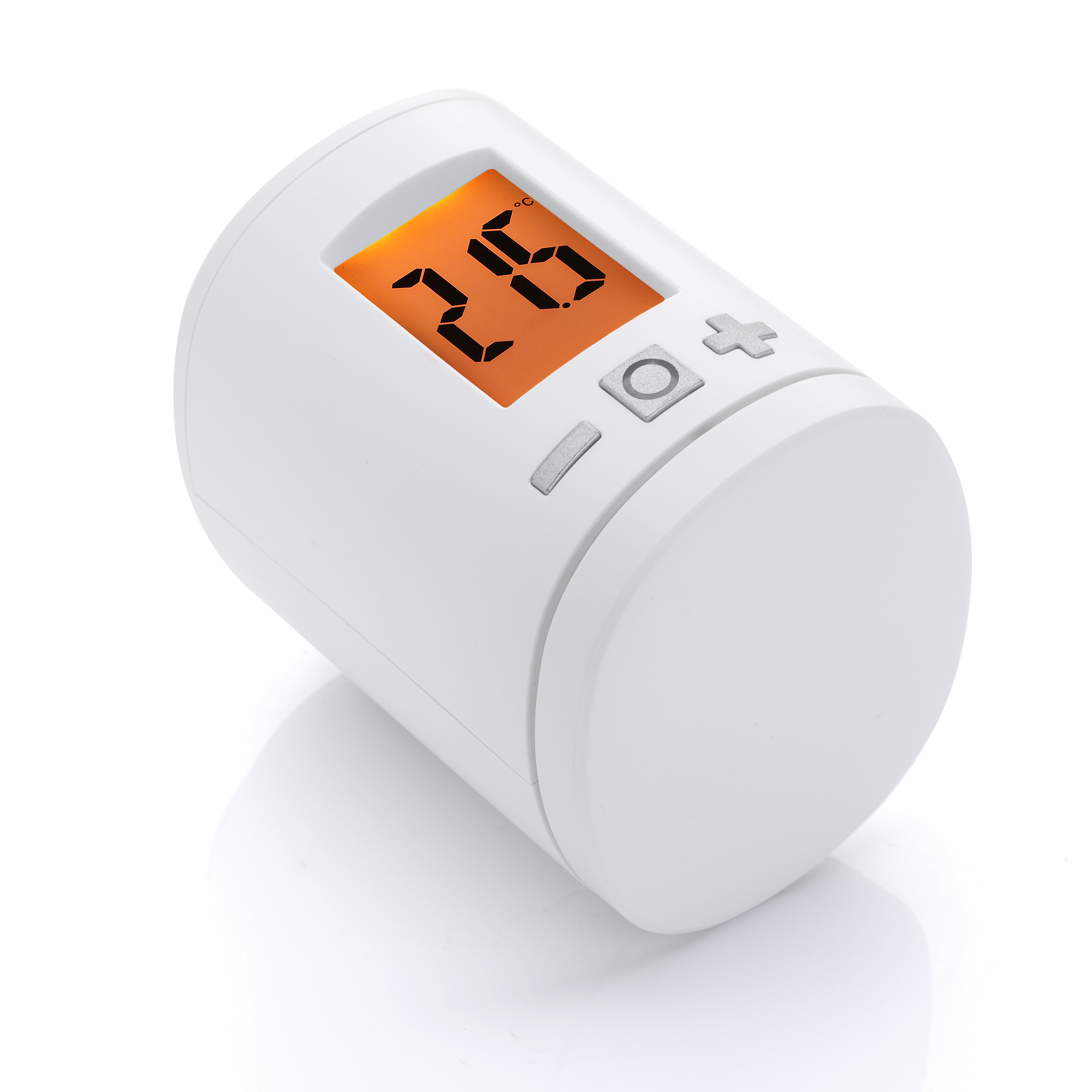 Weißer intelligenter Thermostat mit orangefarbenem Display, das die Temperatur anzeigt. Tasten sind vorne.