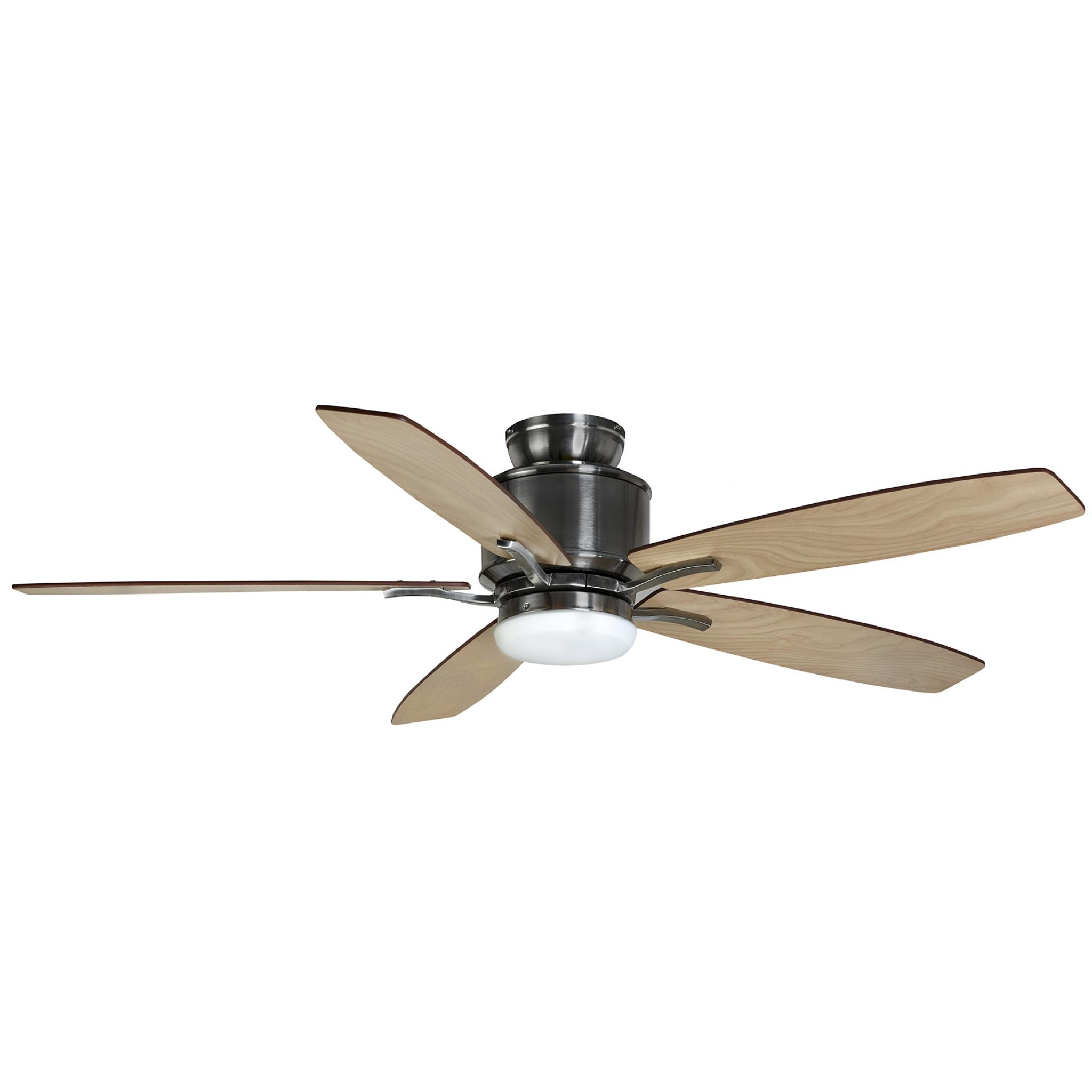 Deckenventilator mit fünf Holzflügeln und einem zentralen Licht.