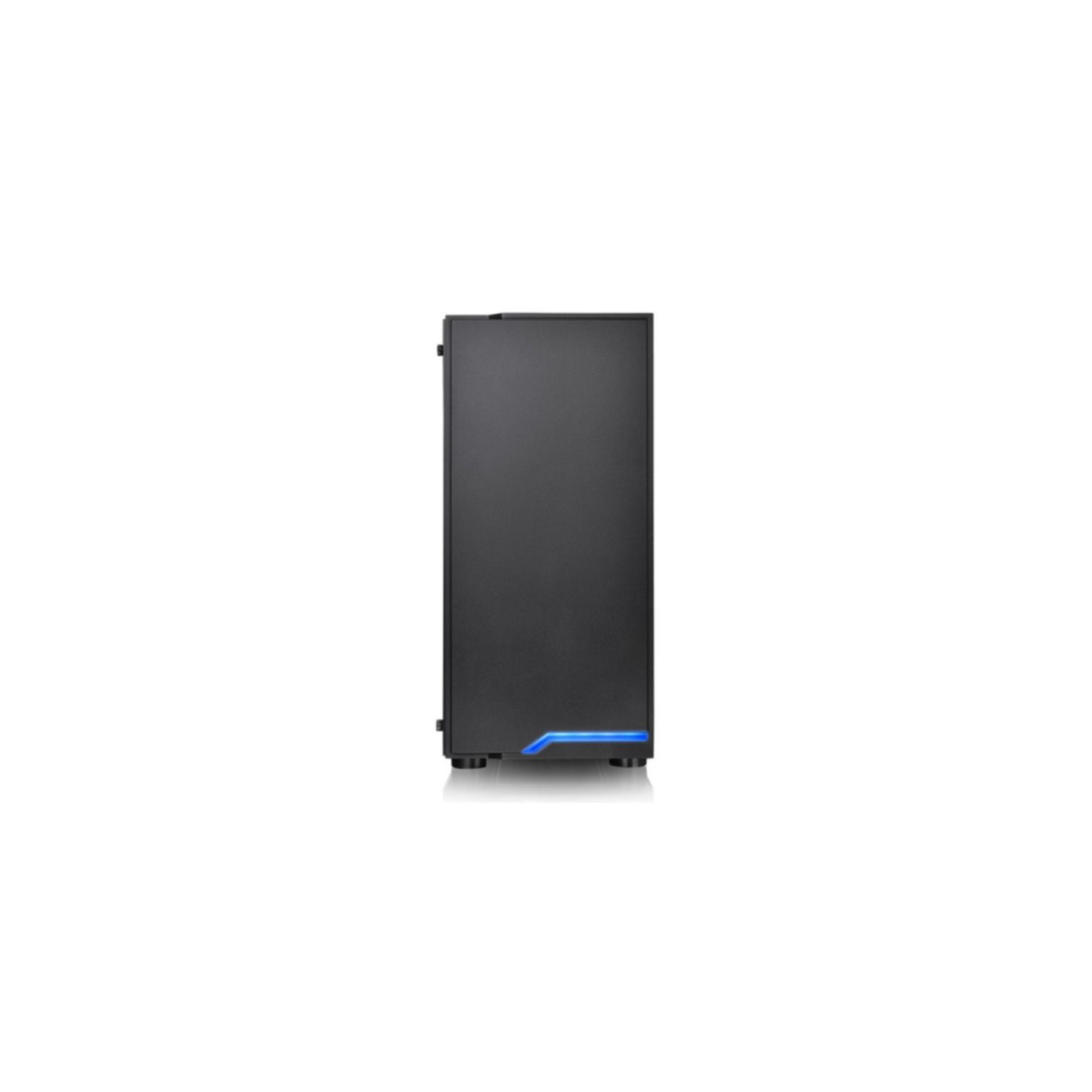 Schwarzes Computergehäuse, Seitenansicht. Es hat ein blaues LED-Licht an der Unterseite. Das Gehäuse ist schlicht.