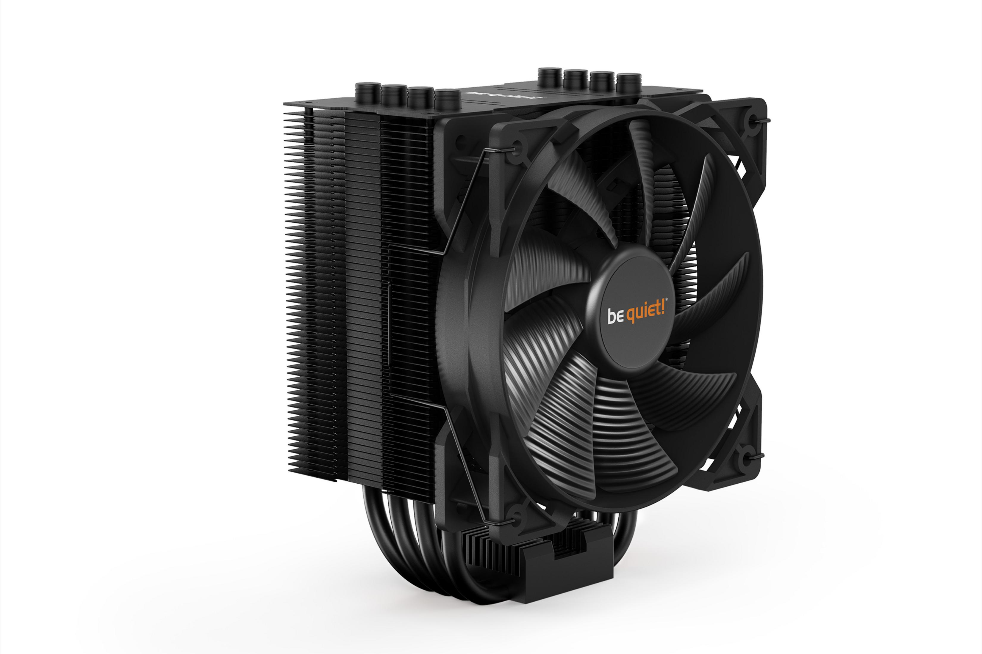 Dissipatore CPU nero con ventola, tubi e alette. È su uno sfondo bianco.