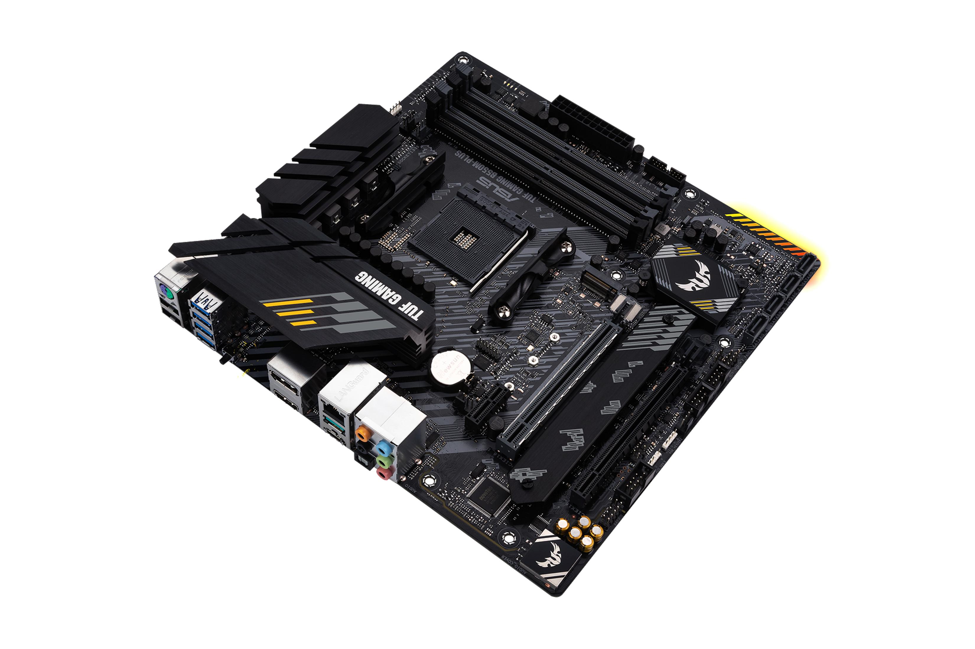 Schwarzes und gelbes Motherboard mit Komponenten. Weißer Hintergrund.