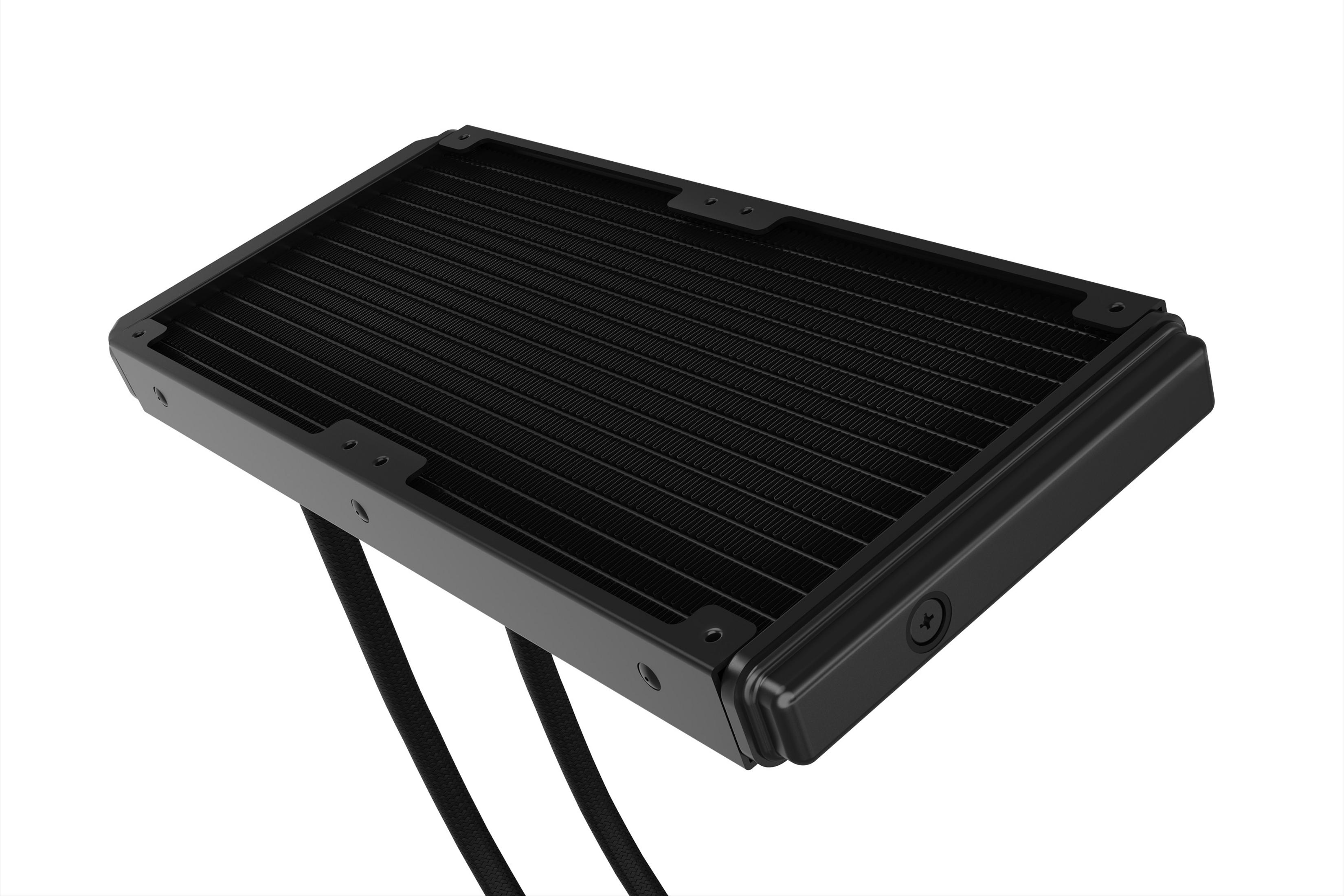 Czarna chłodnica z żebrami chłodzącymi i rurkami. Przedmiot jest wyświetlany na białej powierzchni.